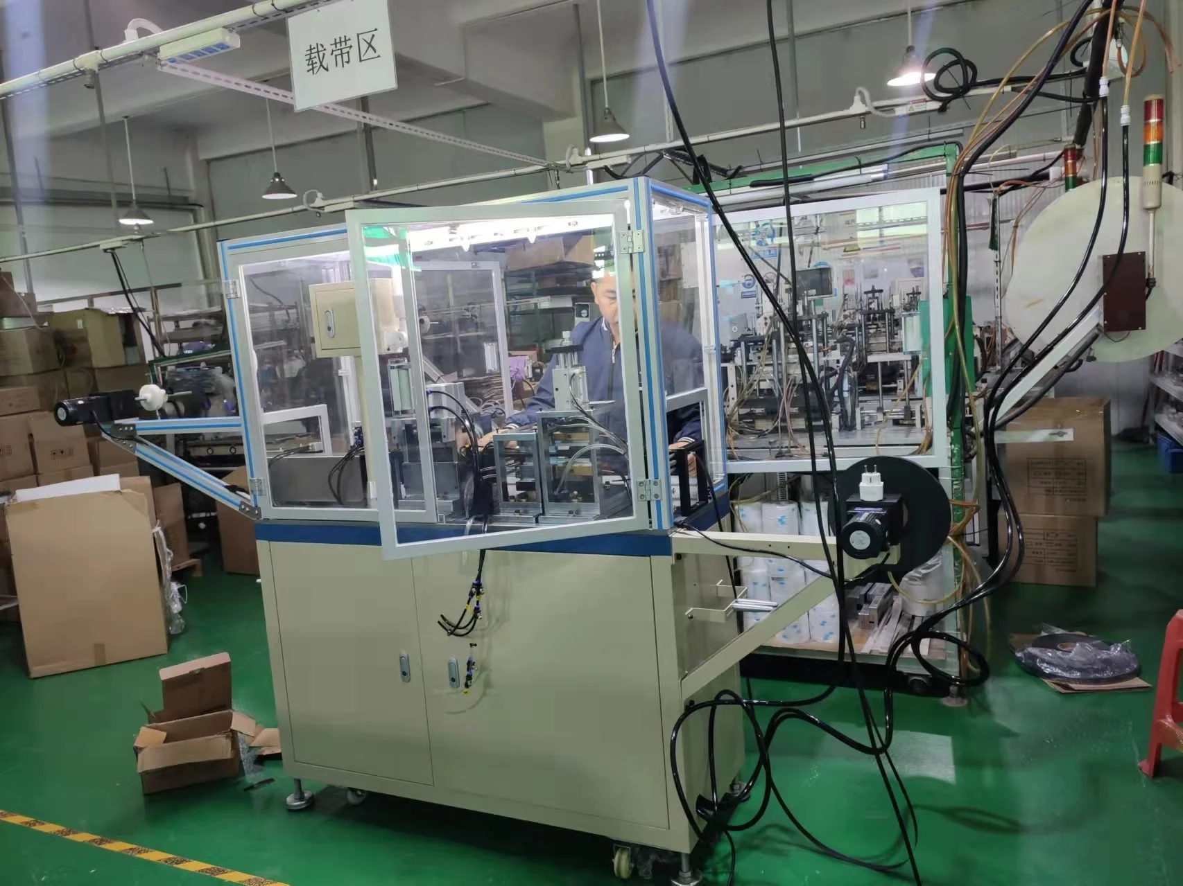 Формовочная машина для пластиковых