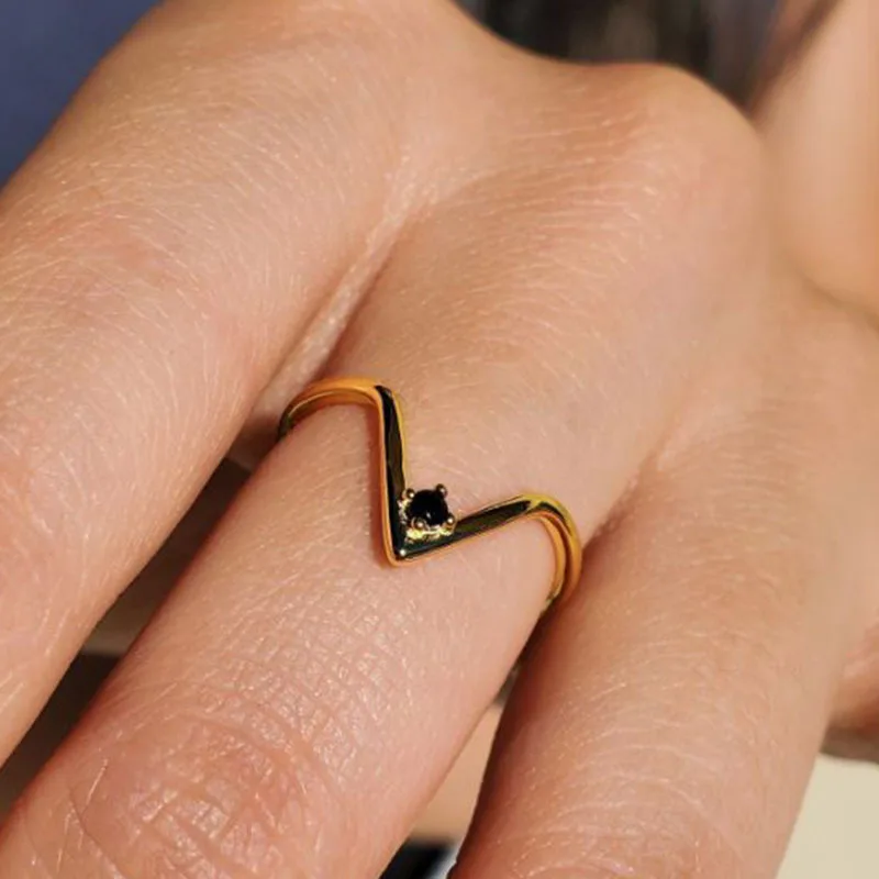 High End 18K Plain Gold Black Stone Zirconia Fine Arrow  Stainless Steel Rings Trendy Simple Gold Plated Jewelry