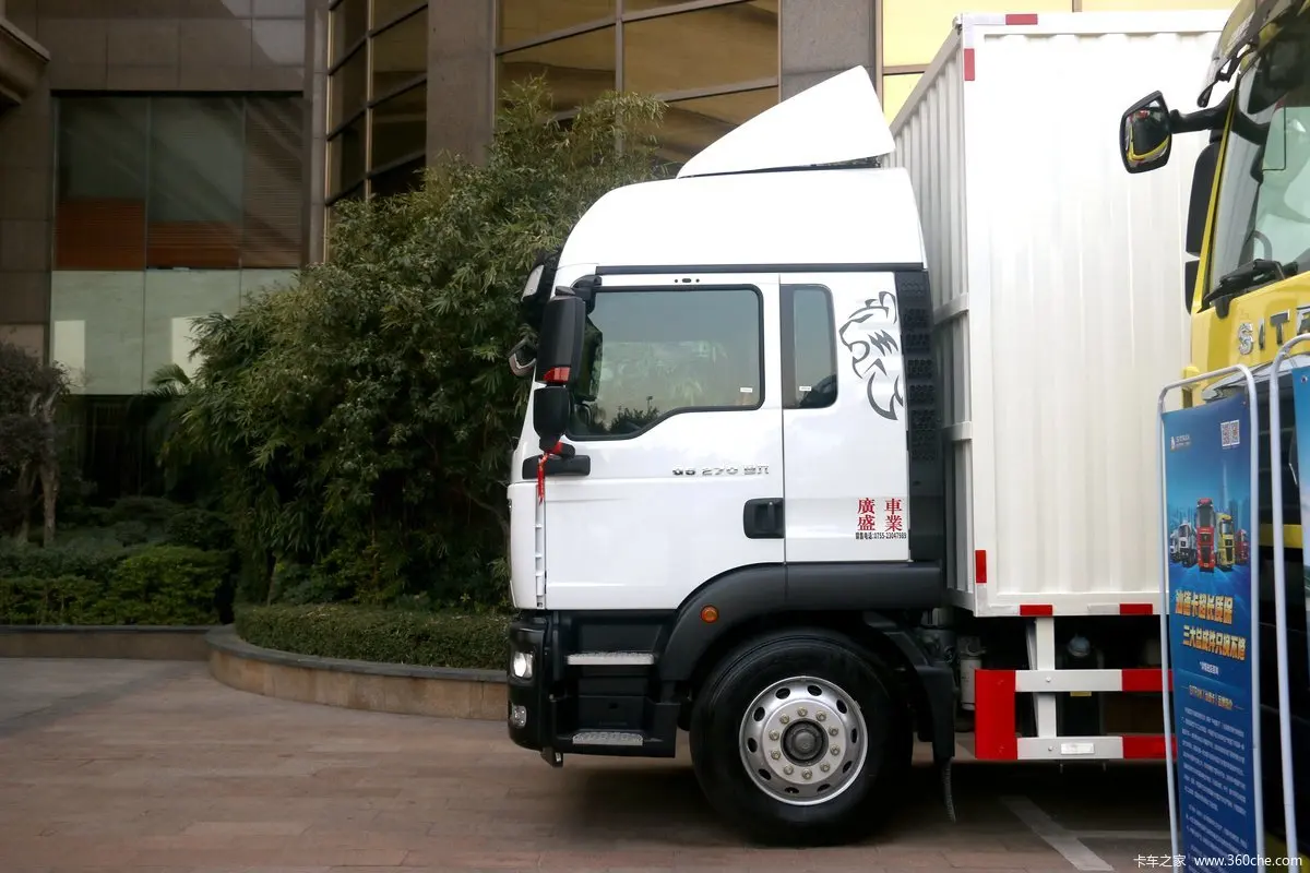 Chinese Manufacture sinotruk brand new sitrak 4X2 Van RHD 10ton Container Cargo Truck Box Truck Light Duty Cargo Truck For Sale