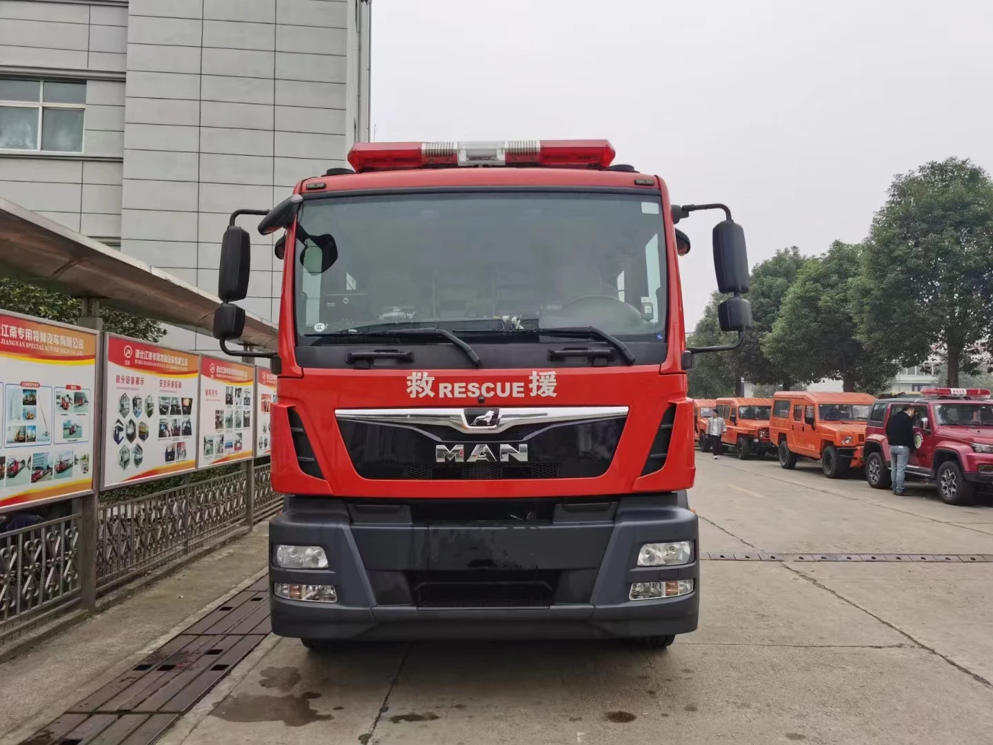 4x2 fire fighting truck