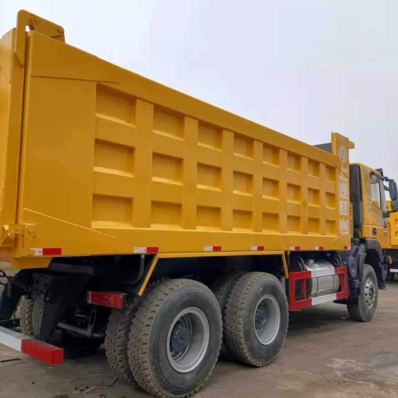 Продажа самосвала IVECO Hongyan 6x4 сделано в