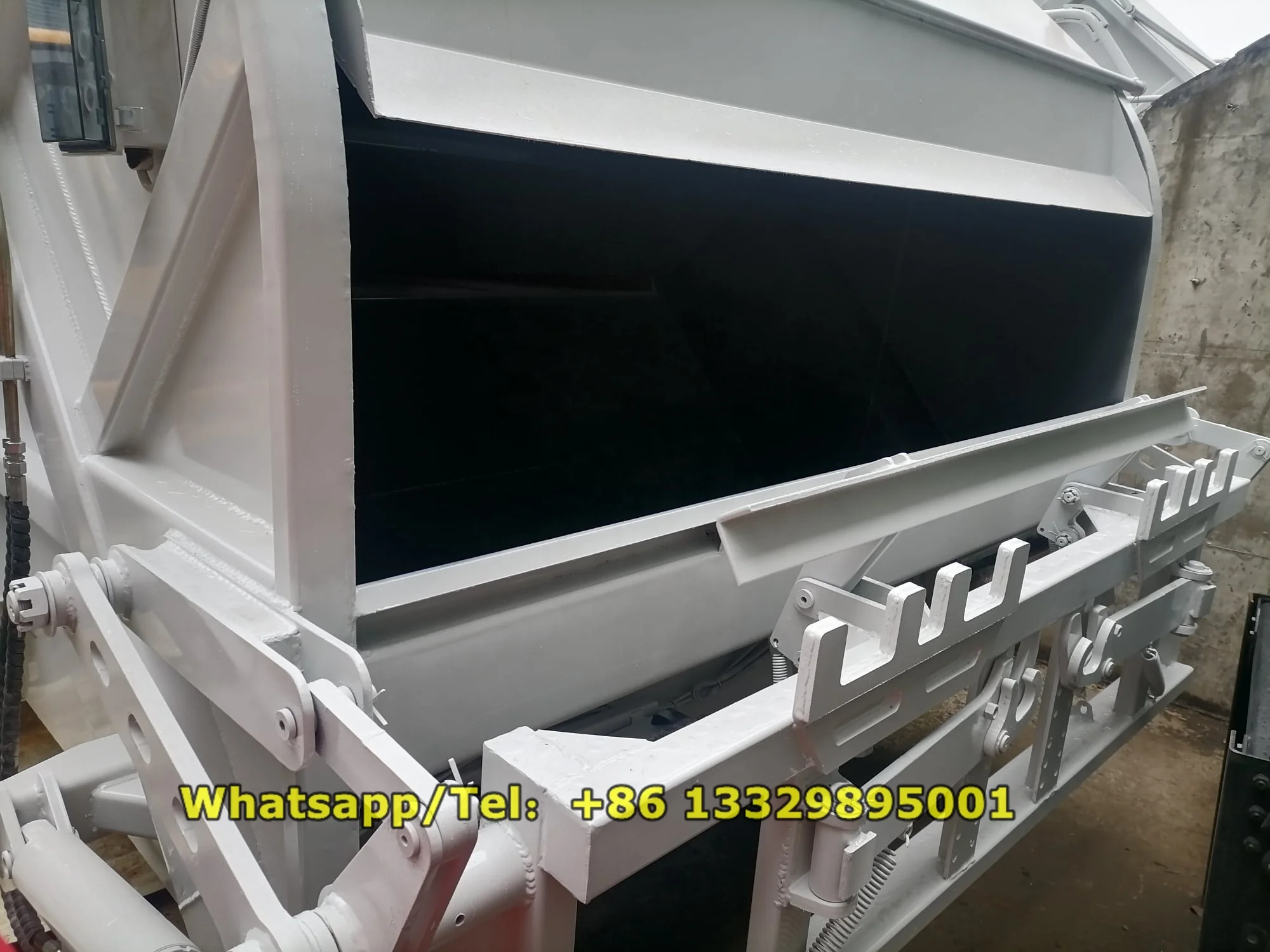 New 290HP Sinotruk Howo 15cbm refuse collector waste garbage truck for sale Kenya