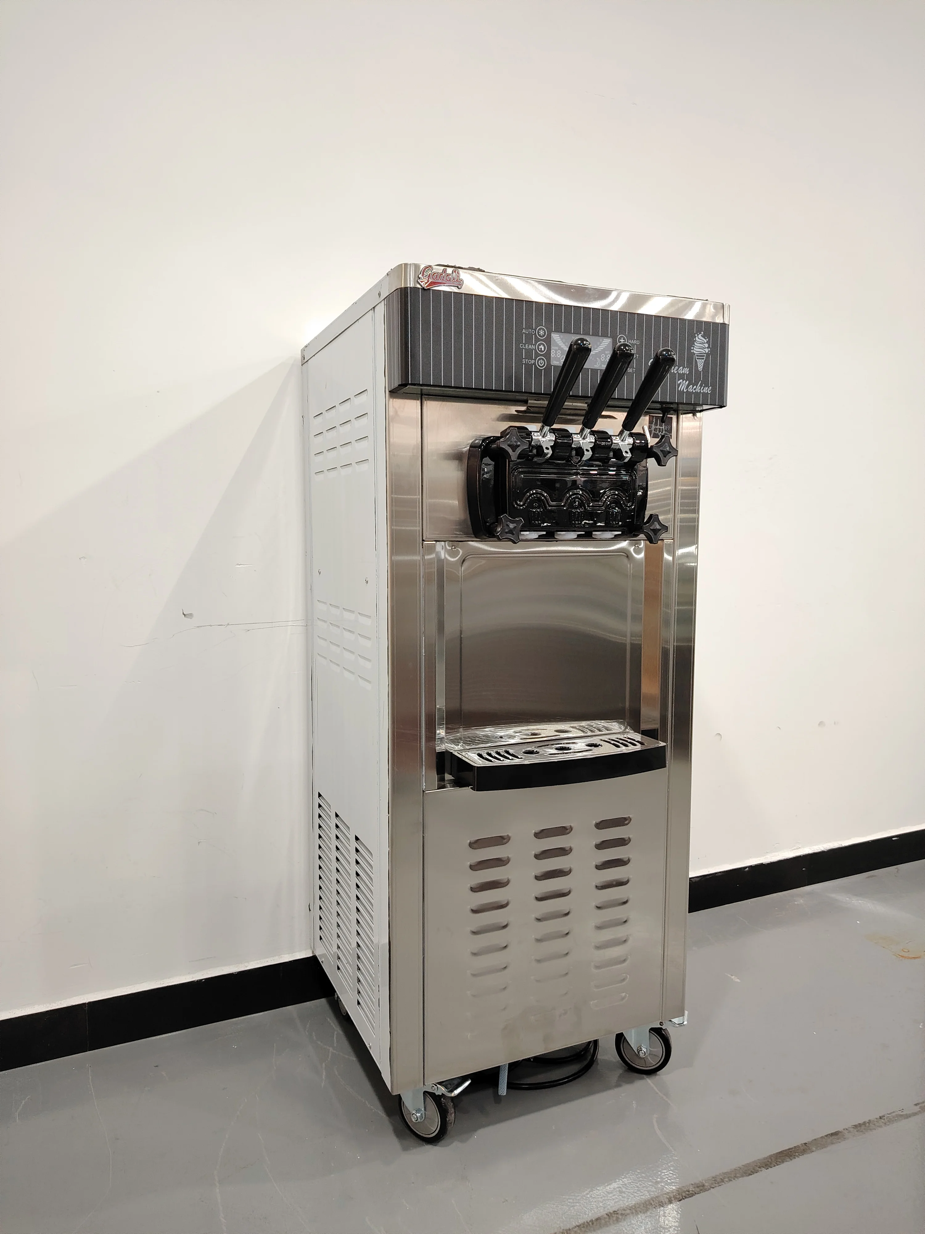 Summer hot sale stainless steel vertical three flavors soft ice cream machine gelato maker frosting machine