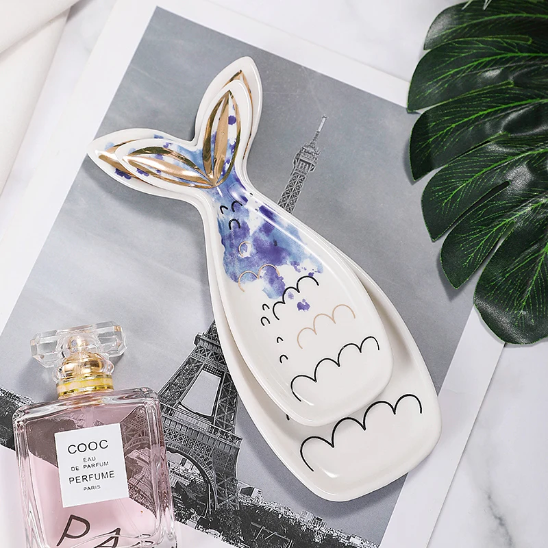 Creative design Nordic style cute whale shape trinket tray necklace earrings ring ceramic jewelry display dish for lady gifts