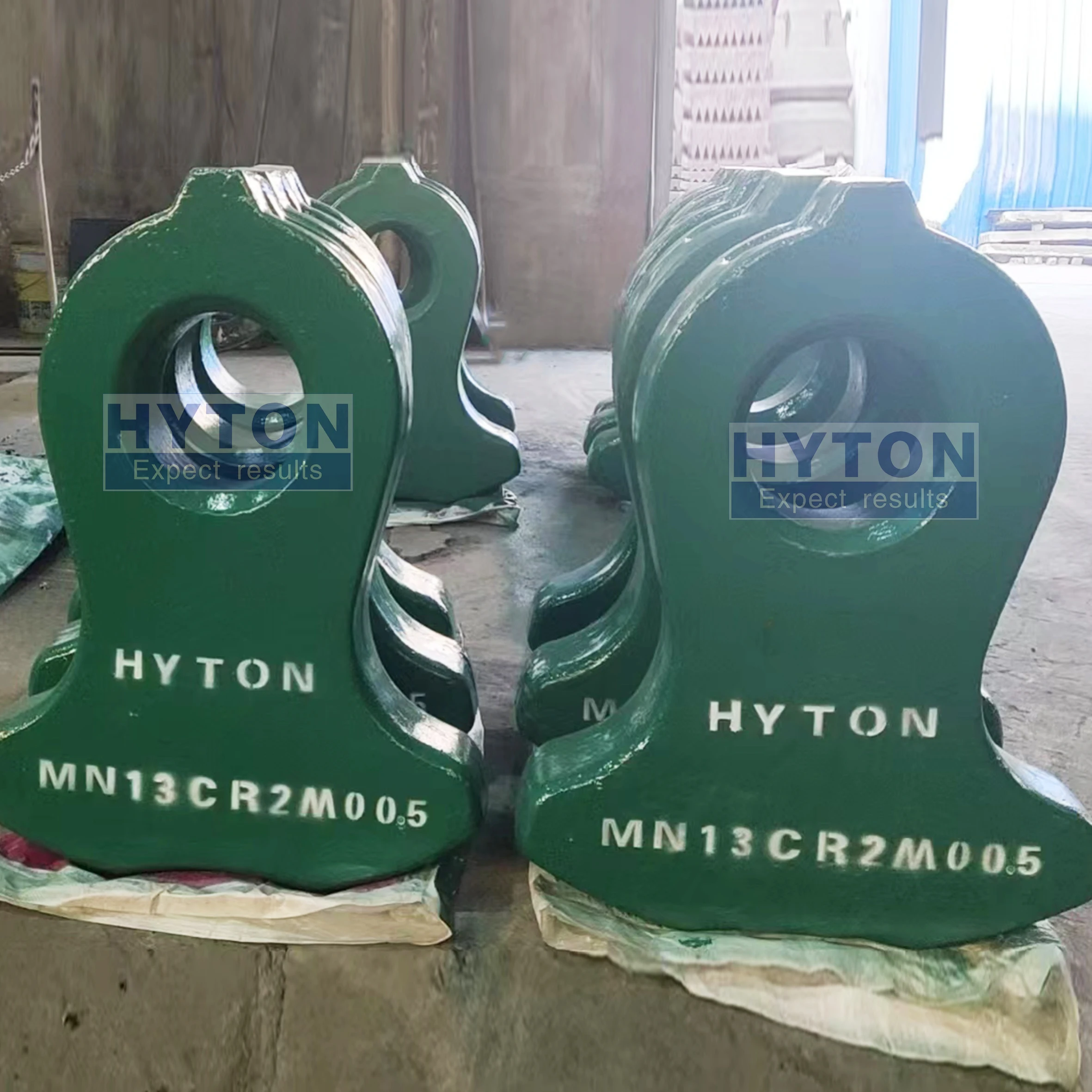 OEM Quality Stone Impactor Crusher Wear Parts Hammer Crusher Wear Plate