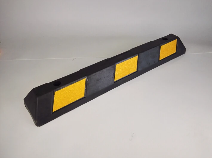  Reflective Anti UV Rubber Wheel Stoppers Parking Curb