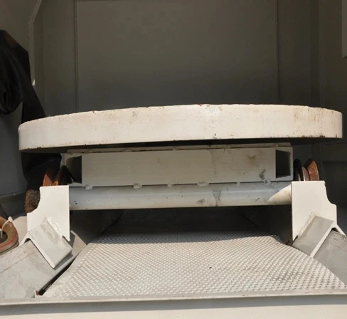 Dry Suction Type Manual Sand Blasting Machine Cabinet With Turntable Cart optional