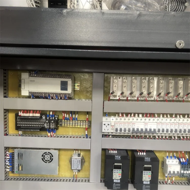 Professional PET Stretch Blow Molding Machine YD-5000 4cavity  higher automation  intelligent control