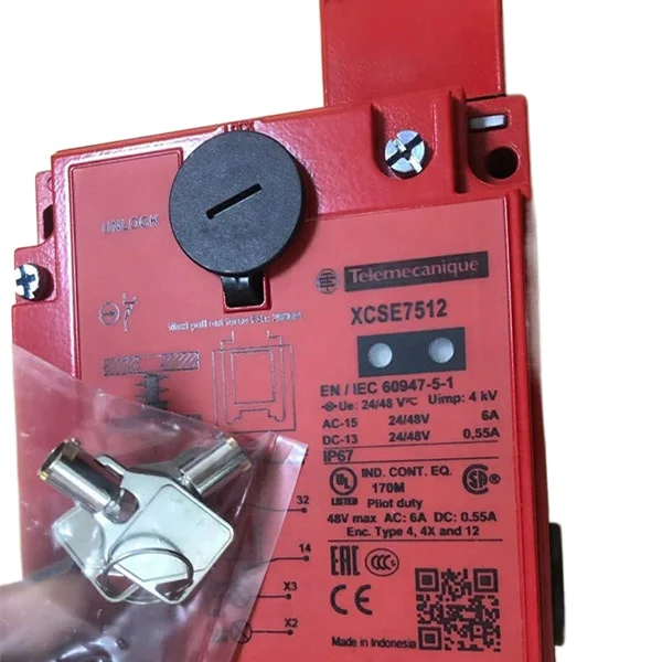 Telemecaniques  XCSE7512 metal Rectangular Safety switch