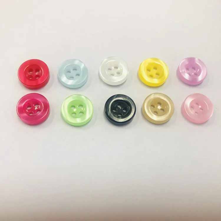 Popular wholesales designer shirt sewing custom 4 holes plastic resin shirt button for clothing