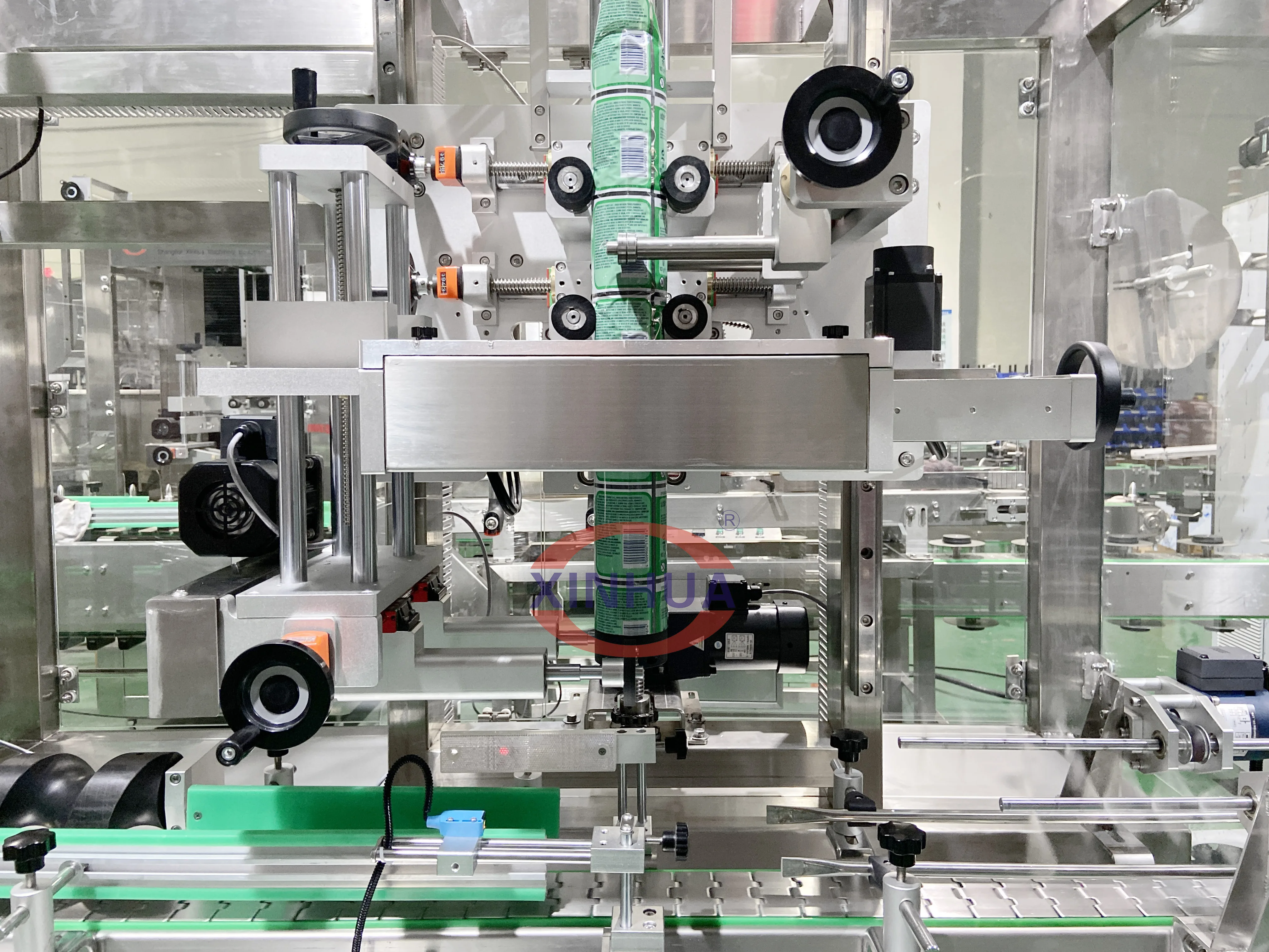 XINHUA sleek can shrink film wrap around machine beer can labeling machine shrink sleeve label machine for can