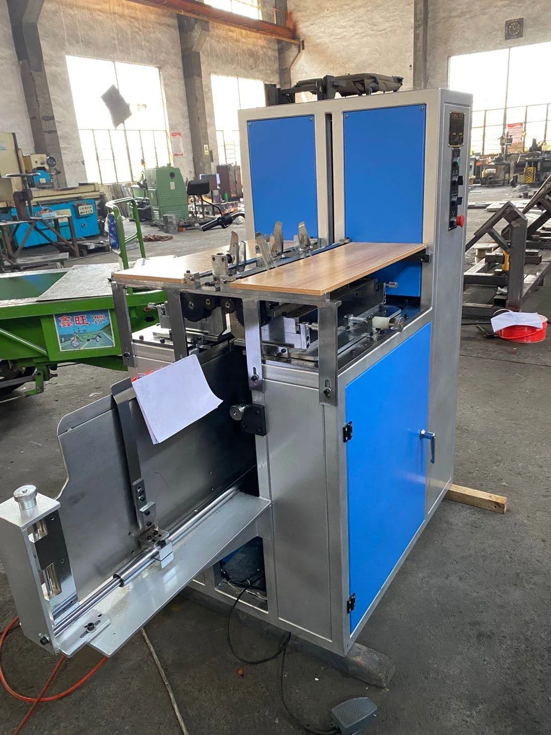 Semi automatic book cover in case machine/hard case in book machine/case hardcover binding machine