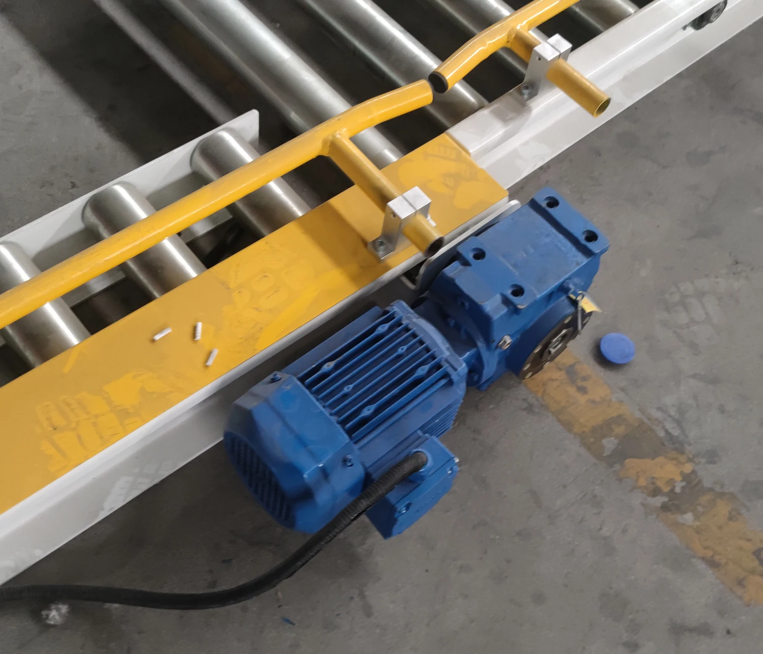 Floor roller conveyor High performance pallet roller track Fully automatic pallet conveyor for pallet storage