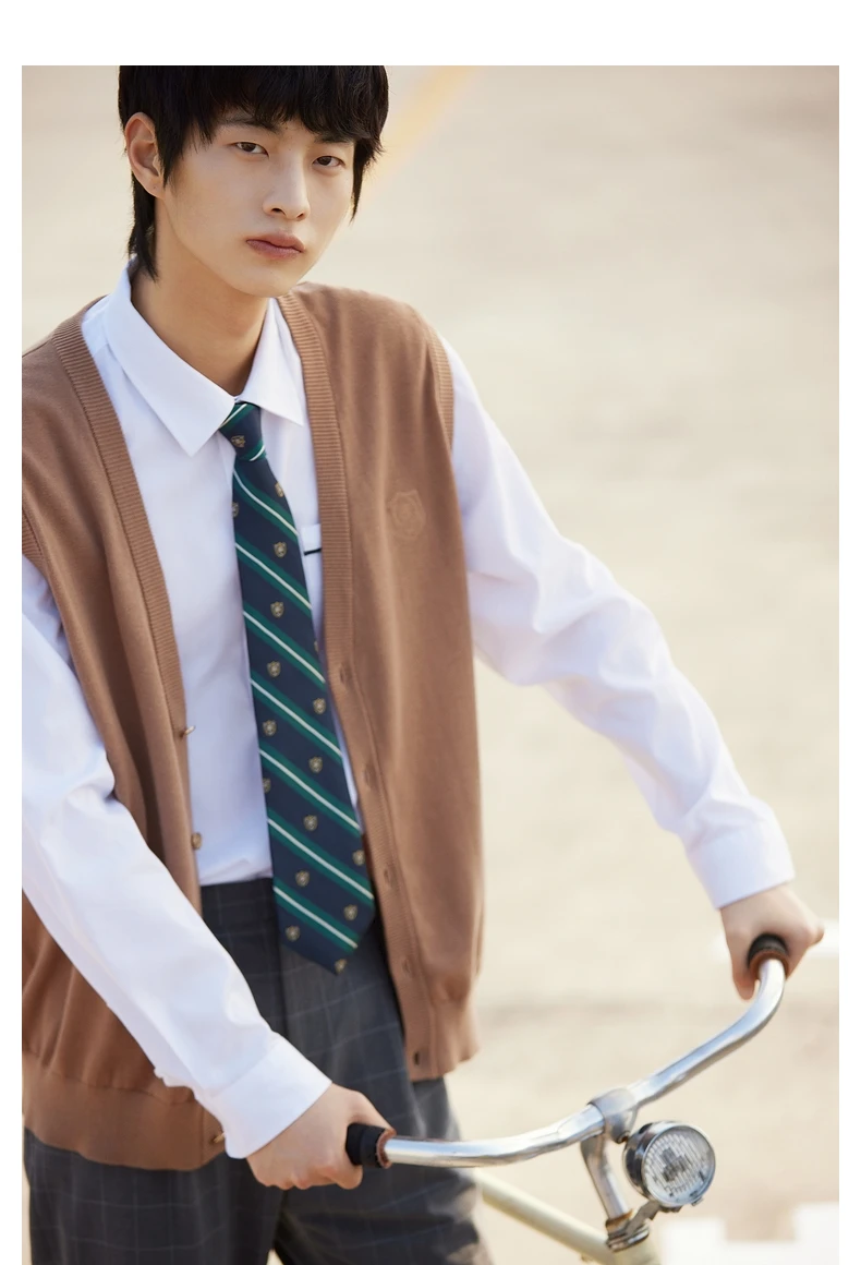 2022 Spring New V-Neck Embroidered work wear Knitted Vest Youth Cardigan