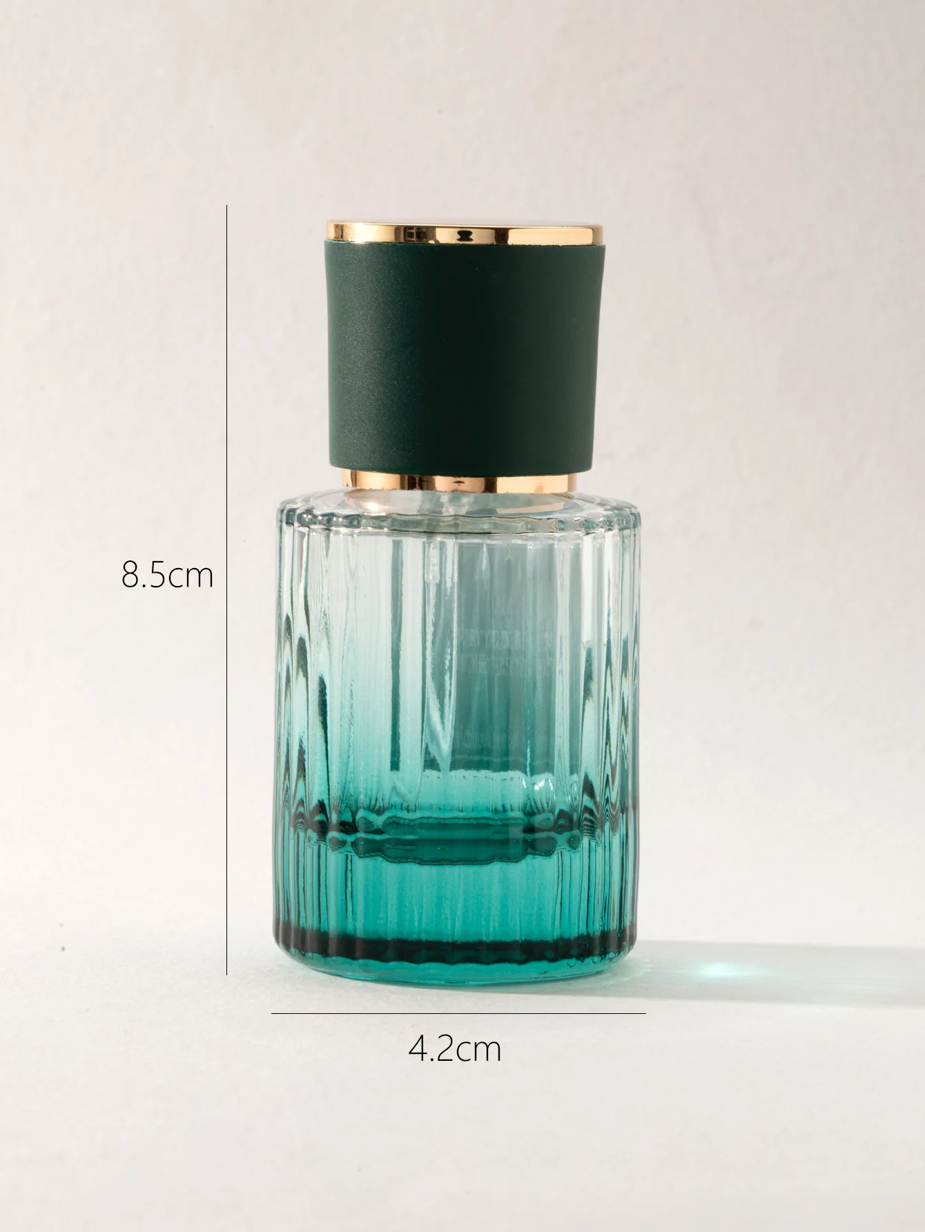 wholesale high Quality 30ml Cylinder Shape  Glass Classical Fragrance Parfum Spray Bottle Empty Green Perfumes Packaging Bottles