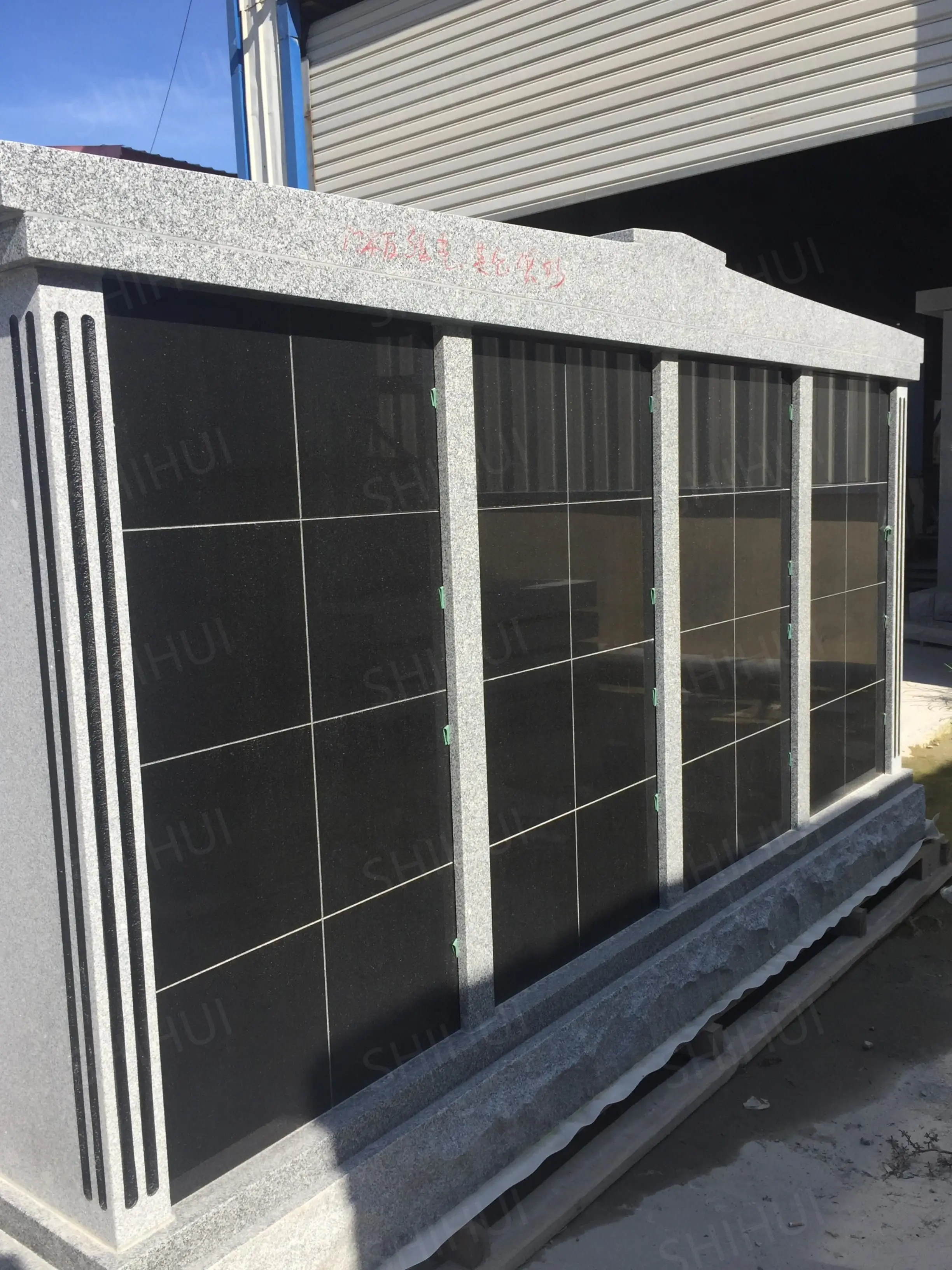 SHIHUI Outdoor Natural Stone Big Grey Granite Columbarium And Funerary Chapel 64 Niches Double Sides Cremation Urn For Cemetery
