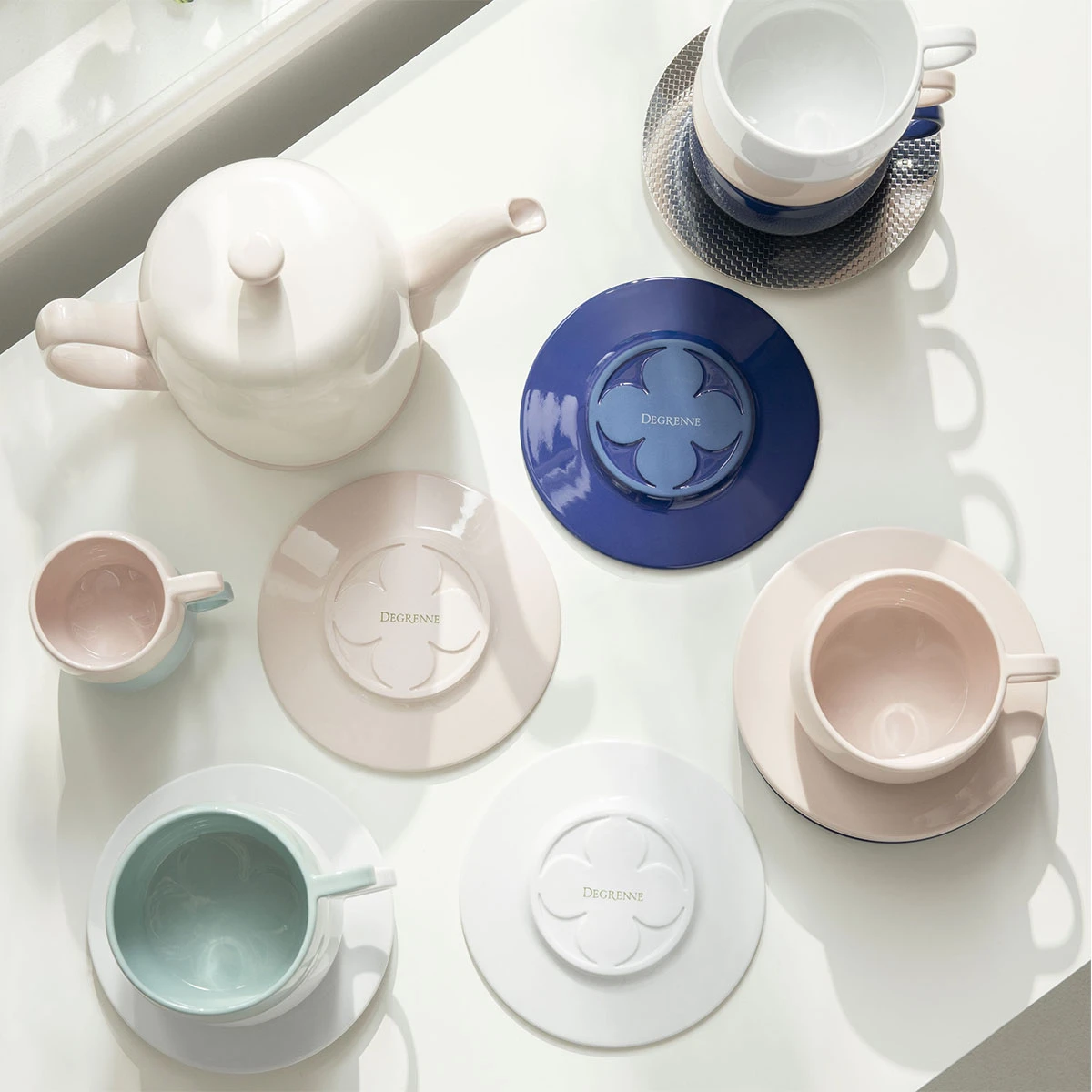 Wholesales modern design customizable logo white cup and saucers ceramics coffee cup and saucer tea cup and saucer set