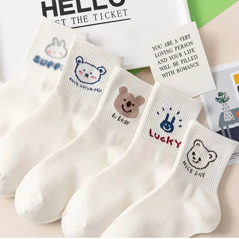 Wholesale fashion kawaii cute jacquard bear cartoon socks women sport white cotton socks