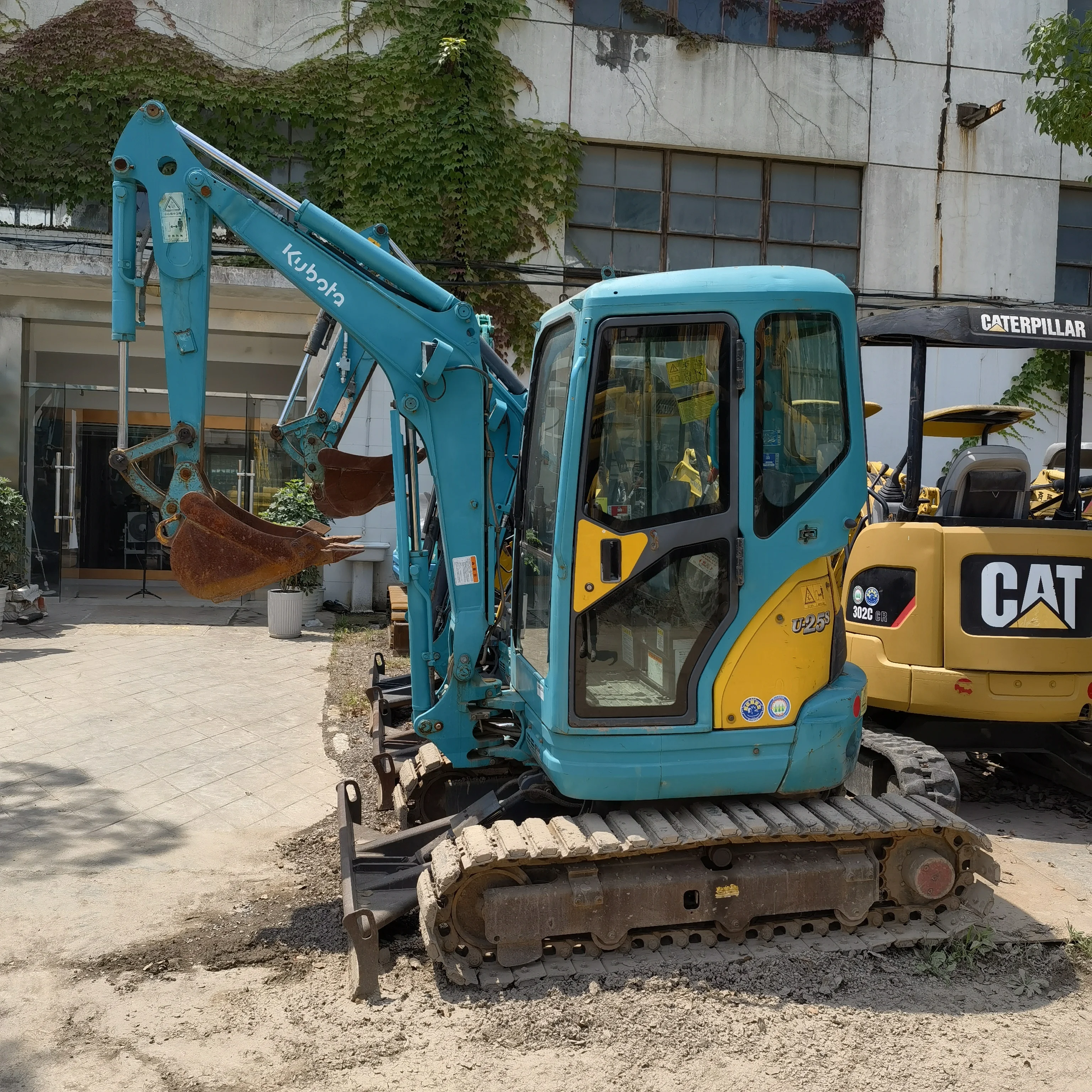 Used Japanese mini pelle kubota U25 excavator u-25 U-25-3S close cabin