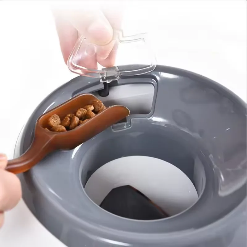 Factory Price Automatic Throw Dog Toy Food Feeder Machine Leaky Bucket Launcher Automatic Tennis Ball Feeder