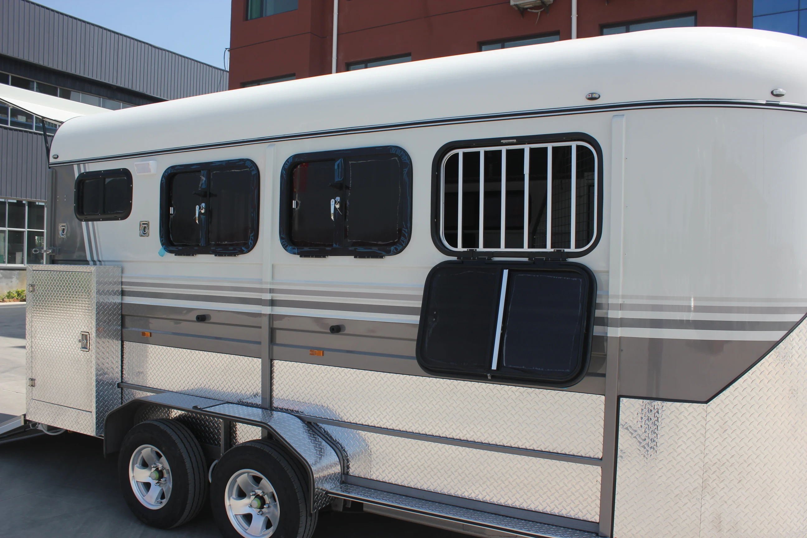 
premium quality 3 horse angle load trailer deluxe Horse float robust construction 