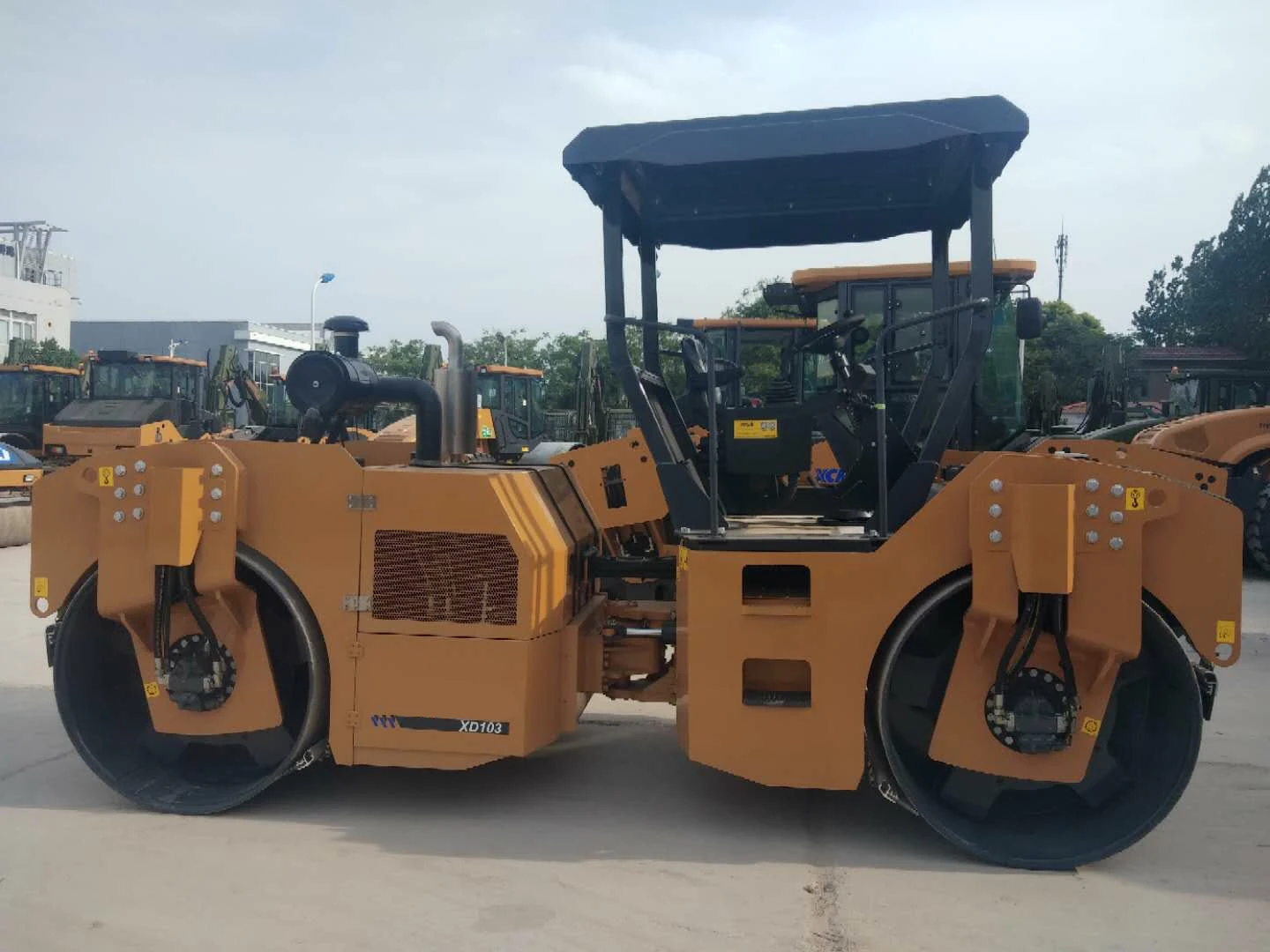 Small Hydraulic Vibratory 10 Ton Mini Road Roller XD103 for Sale
