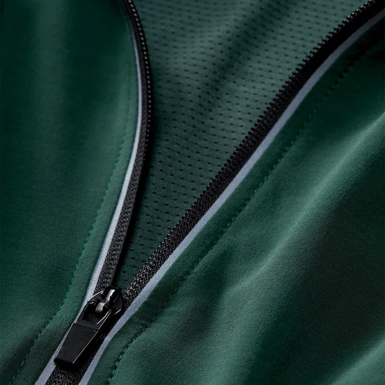 OEM Wholesale Lightweight 100% Polyester Reflective Stripe Full Zip Up Men Gym Sportswear Jacket