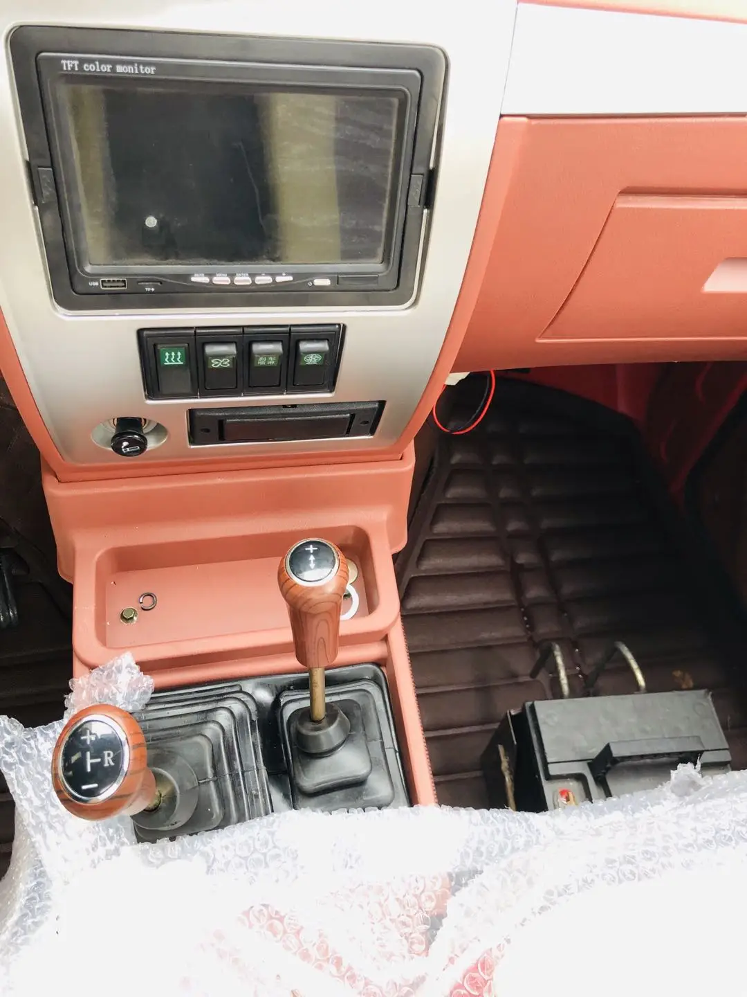 2021 New Type 250cc Water Cooling Closed Container Tricycle Closed Driver Motorized Cab Three Wheel Car for Cargo 2000mm*1350mm