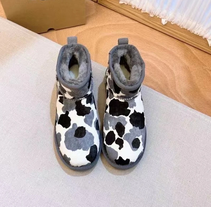 2021 winter new milk Cow patterned  Outdoor waterproof warm sheepskin snow boots for women and kids