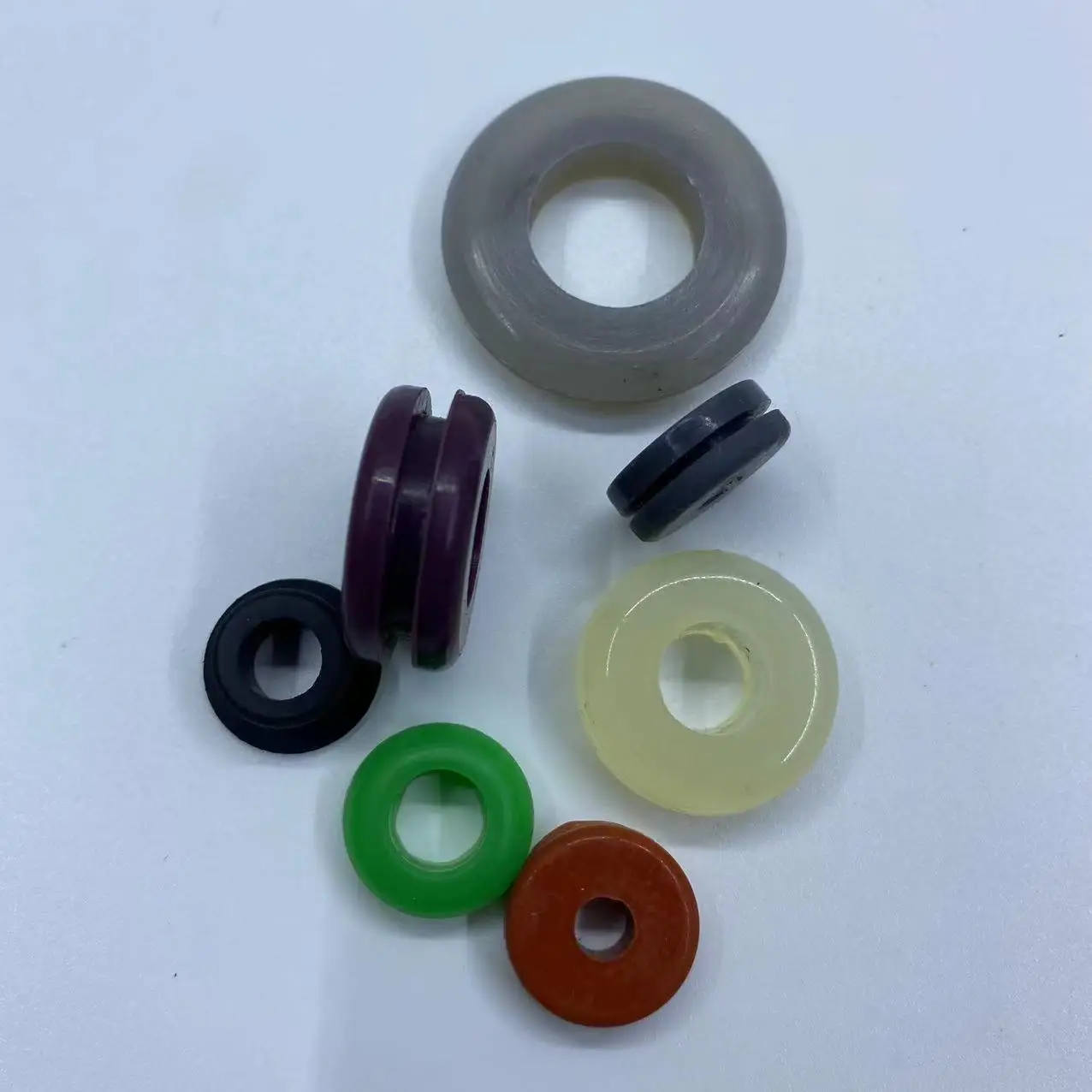 Factory Wholesale custom logo size black rose gold  10mm rubber silicone durable grommets for desk