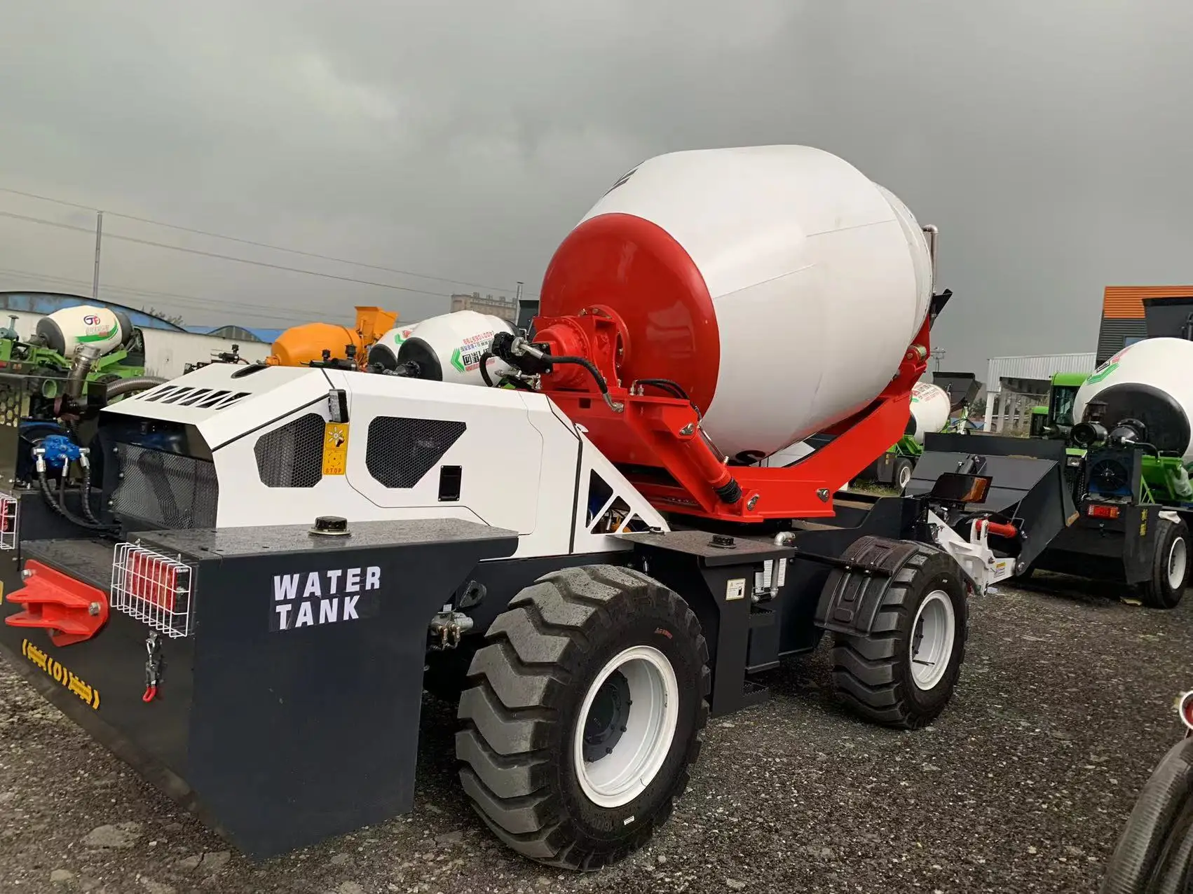 Cbm Truck Machine Car / Mezcladora De Concreto / Betonmischer Self Loading Concrete Mixer with Pump 2023 Cheap 1.2 - 5.5 M3 2.6