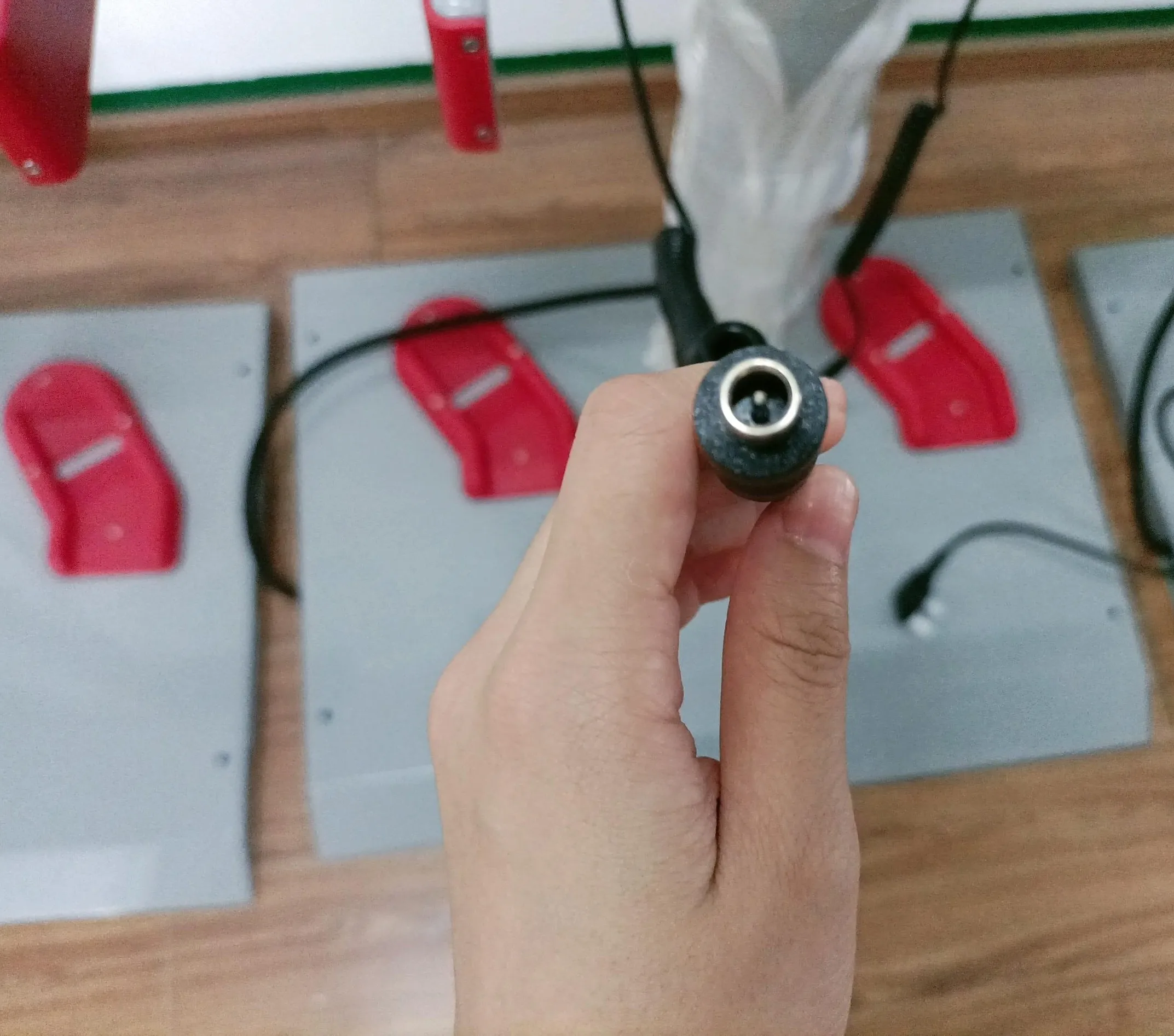 Новая рекламная универсальная стандартная док-станция для зарядки литиевых батарей