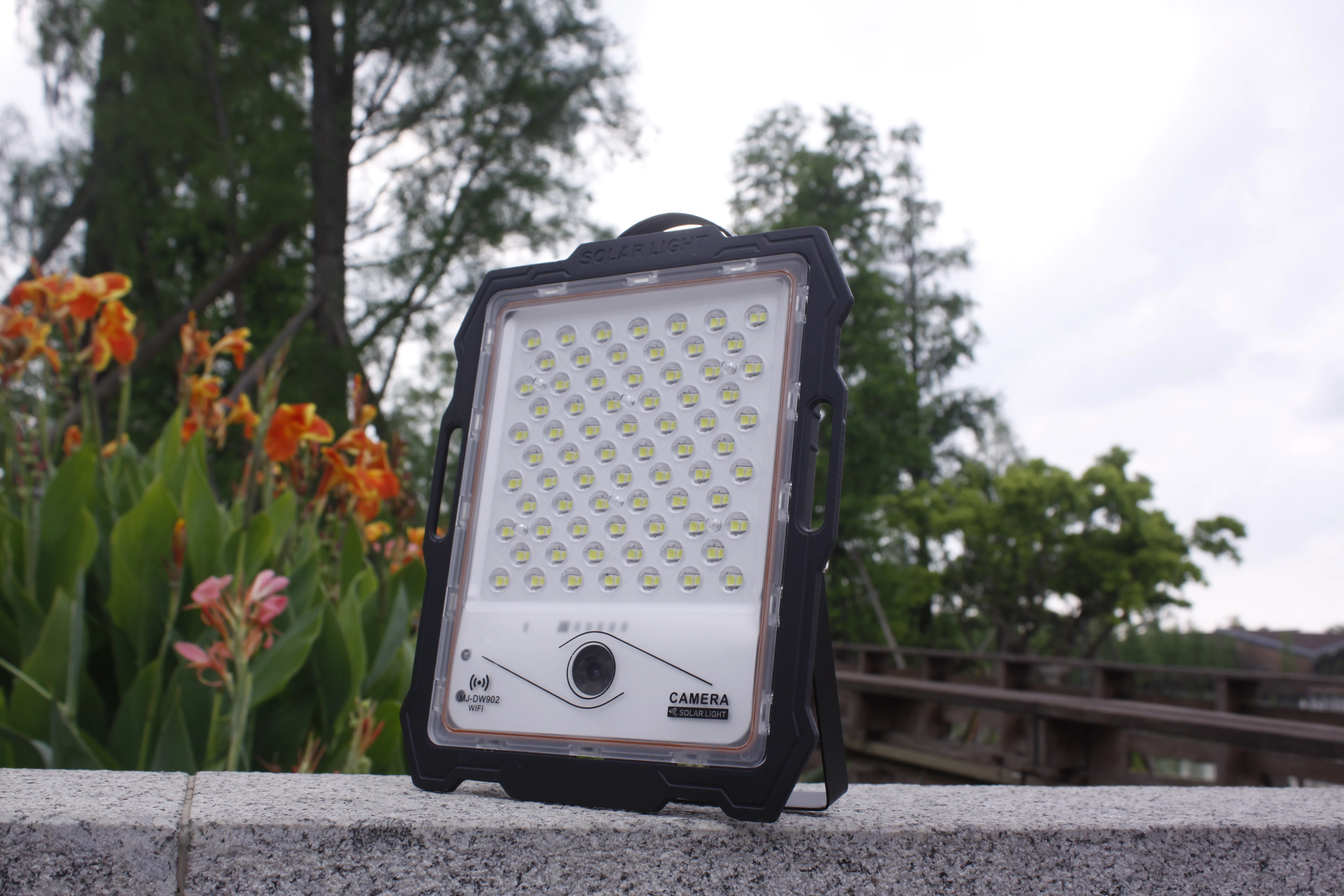 MJ Solar Flood Light Top Sale High Brightness Outdoor with CCTV Camera 100W 200W 300W 400W 600W LED Aluminum Lifepo4 Battery 80