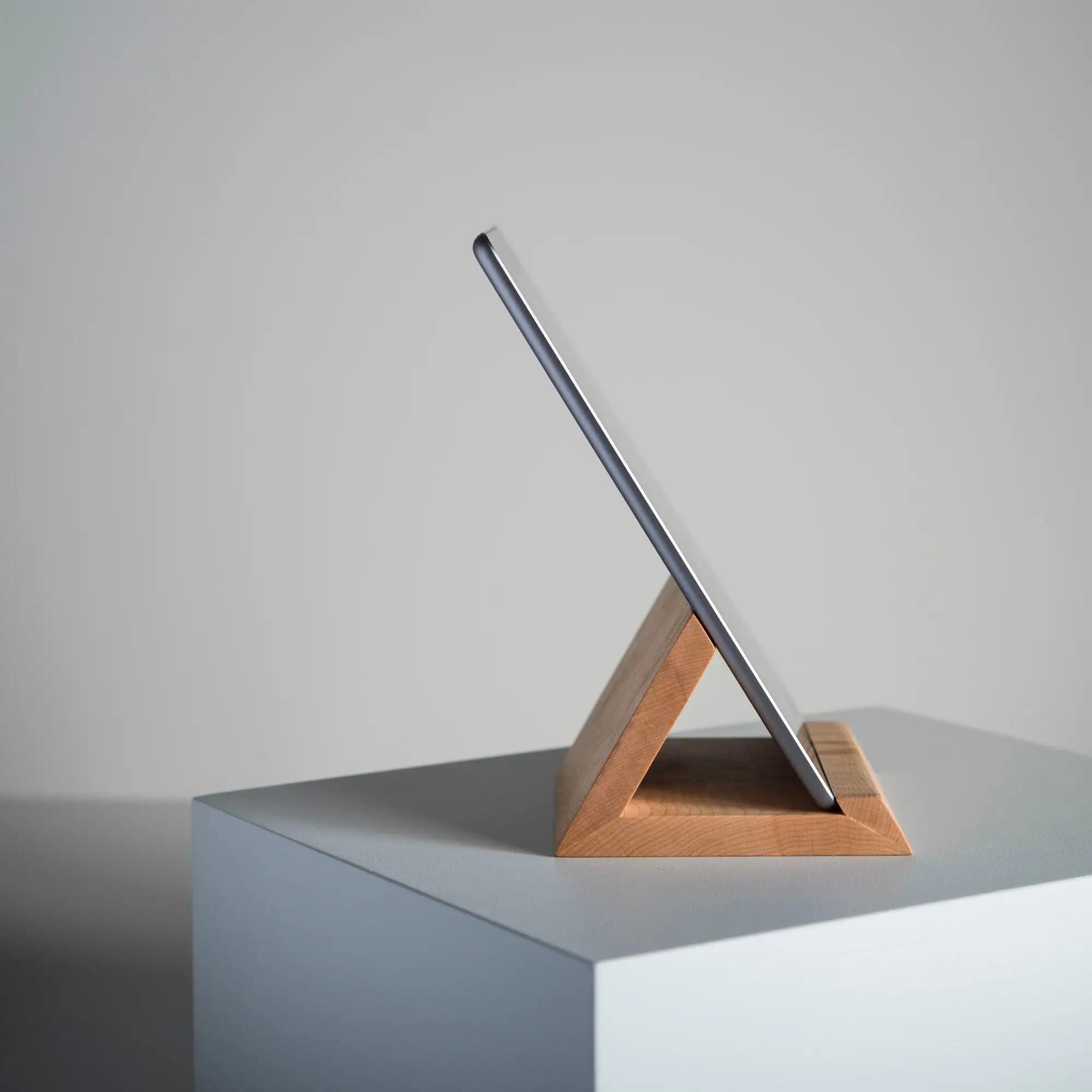 Wholesale Custom Wooden Holder iPad PC Portable Accessories Home Gift Office Design Modern Desk Tablet Stand