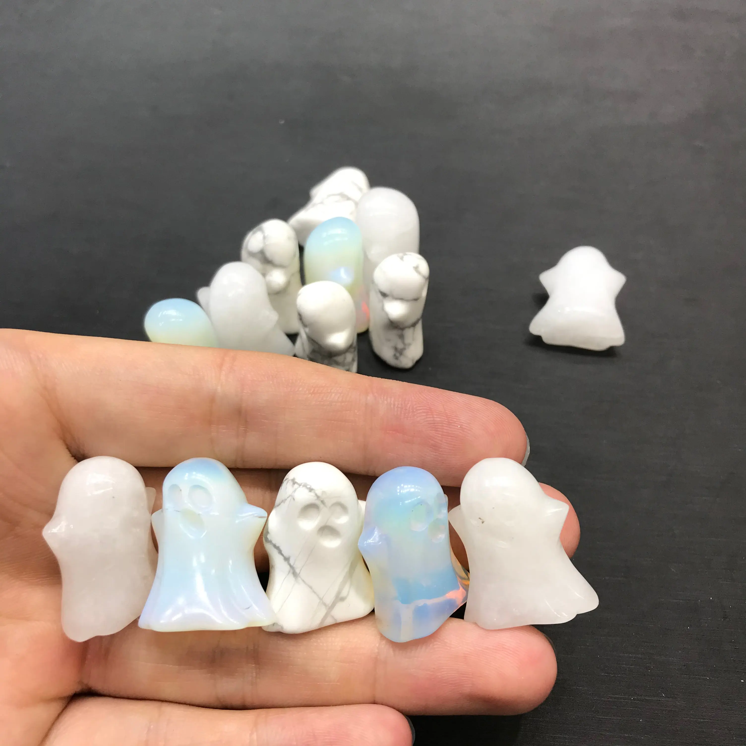 Natural High Quality Mini Moss Agate Clear Quartz Howlite Opalite Crystals Halloween Ghost For Pendant Decoration