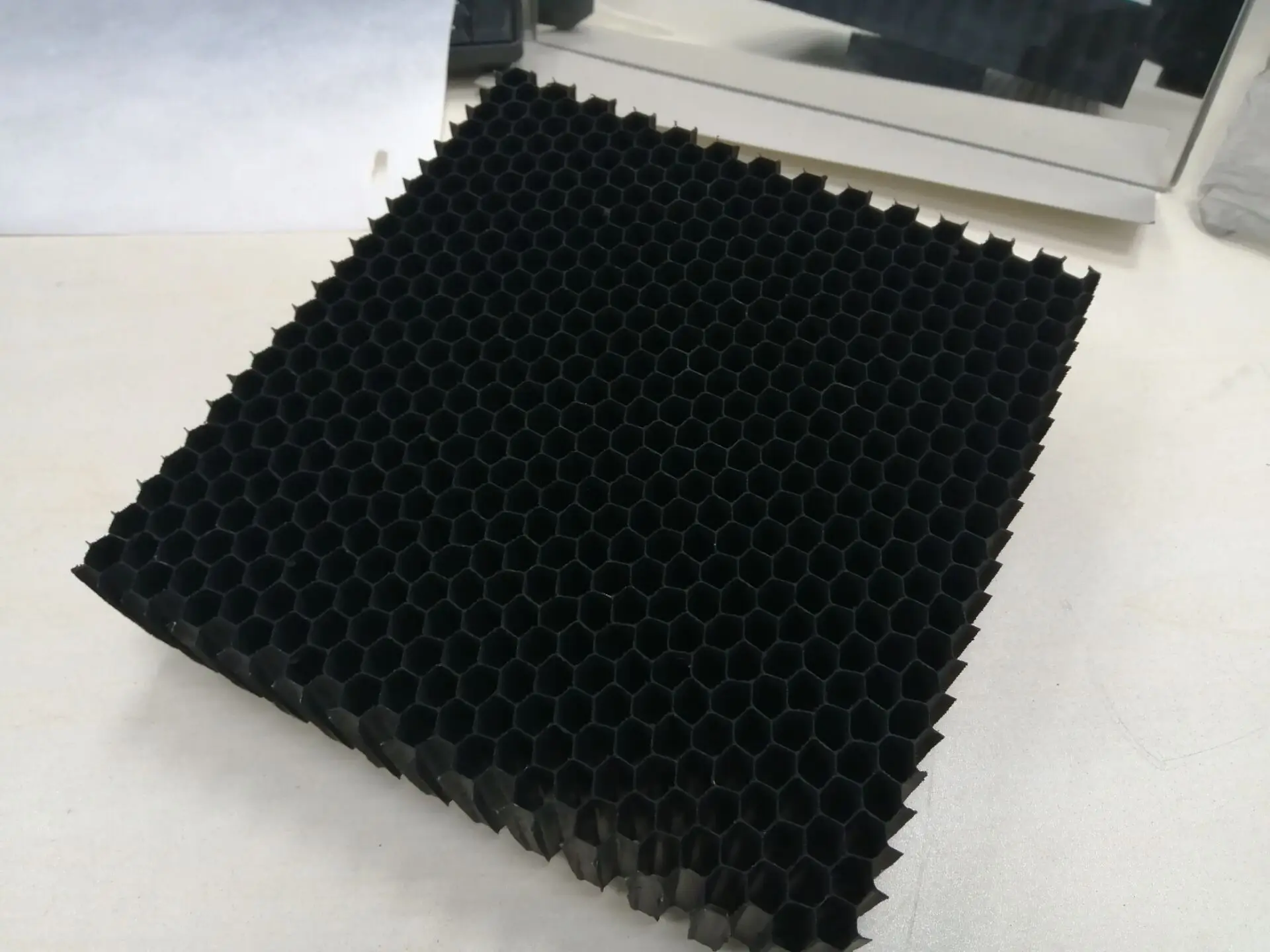 High power capacity honeycomb  absorbers  for microwave anechoic chamber