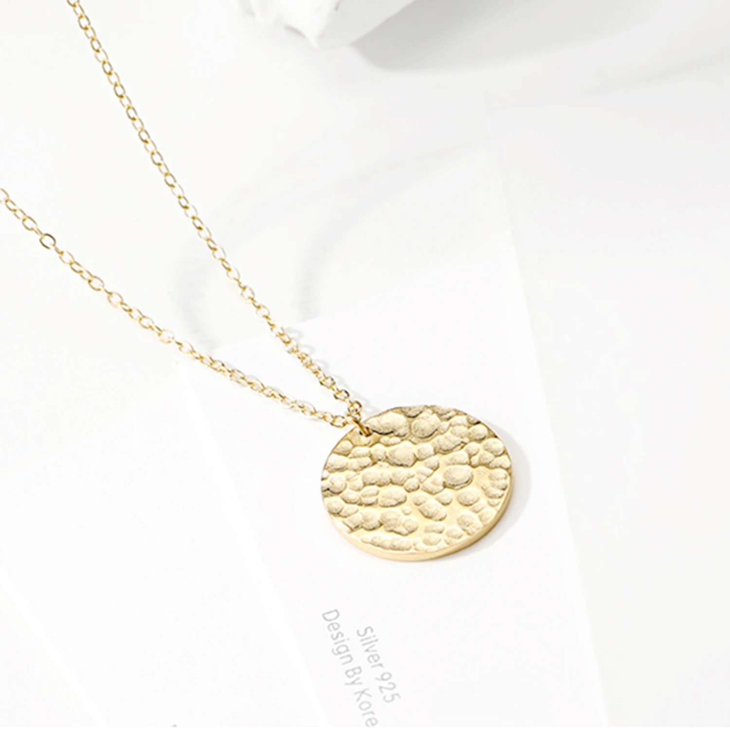 e-Manco Minimalist Round Hammered Custom Pendant Stainless Steel Necklace Sublimation Blank Laser Engraving Jewelry for Women