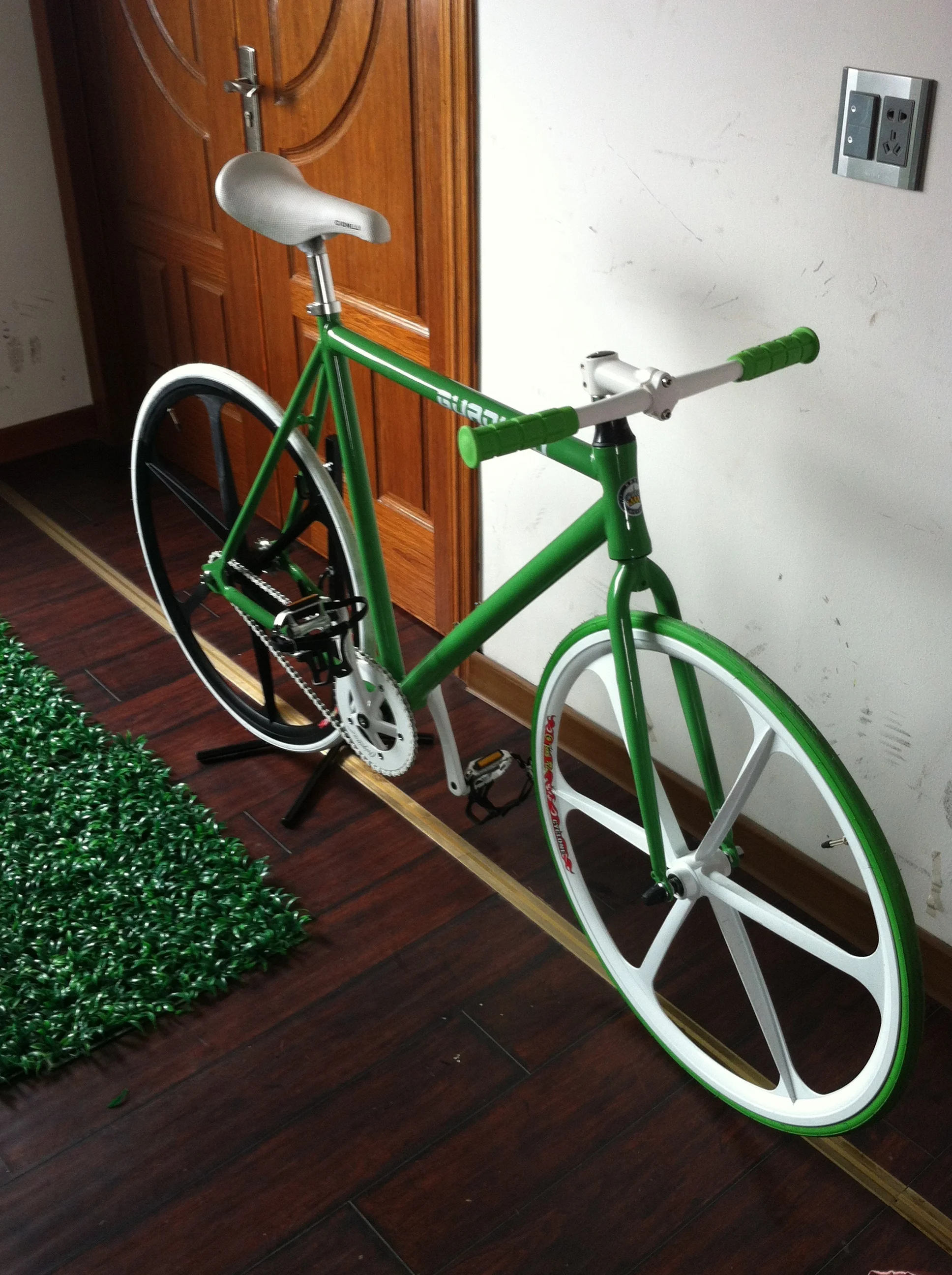 700C Aluminum Frame magnesium alloy Teny Wheel OEM Color CE Fixed Gear Bike