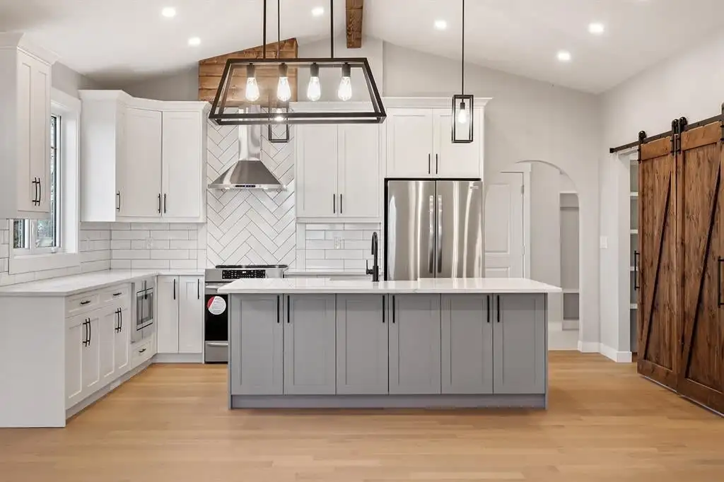 Prima High Gloss U Shape Glass Door Polymer PET Kitchen Cabinets For Villa Ready to Assemble