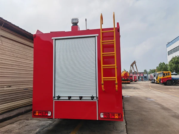 Sinotruck howo 10000liter Escape Firefighting Emergency Rescue Foam Tanker Fire Fighting Truck