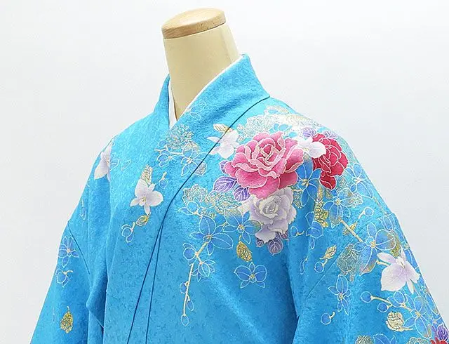 Длинное шелковое кимоно с вышивкой ручной работы