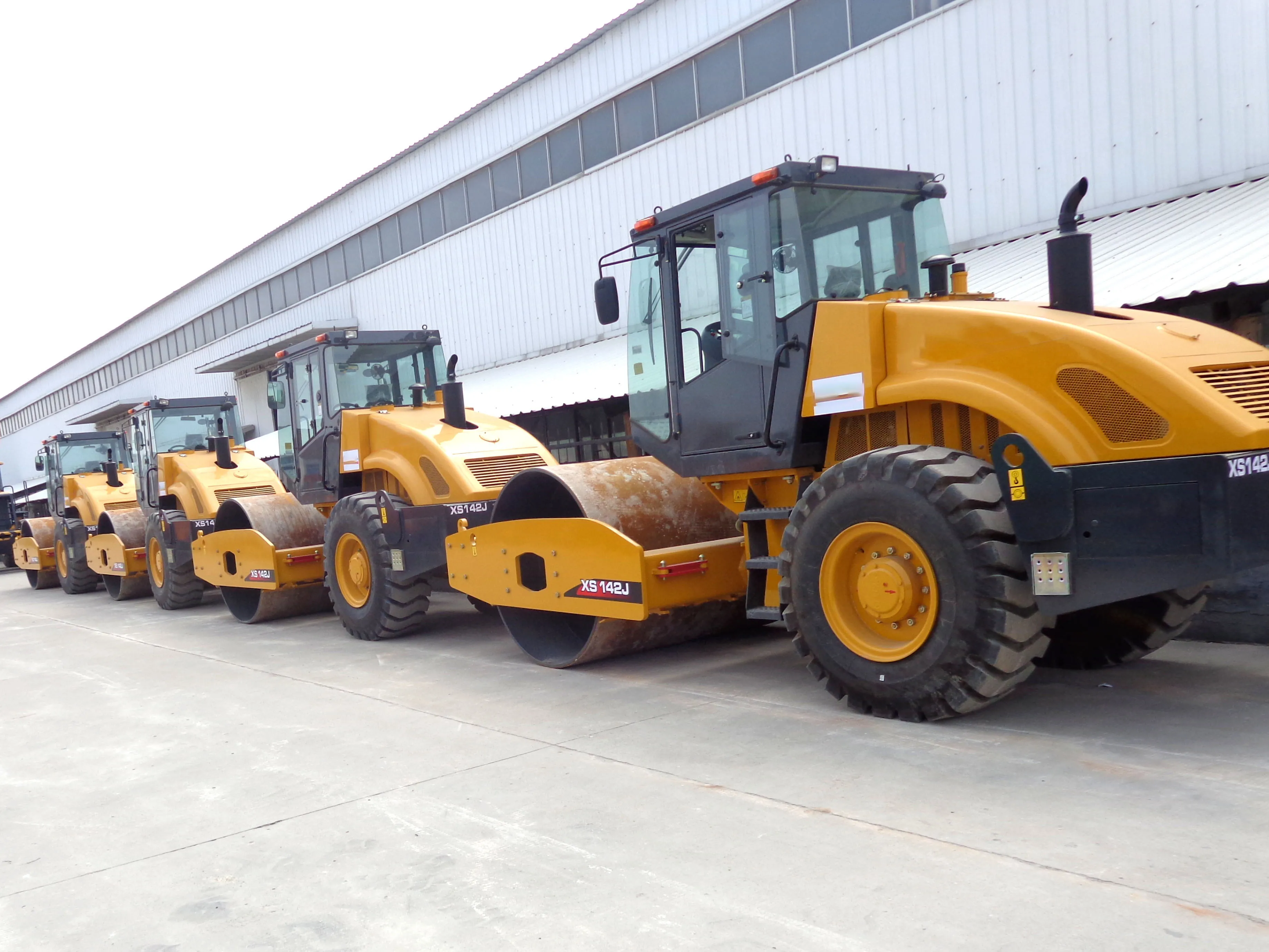 Single Drum Roller XS143J 14Ton Vibratory Compactor Road Roller with sheep foot price