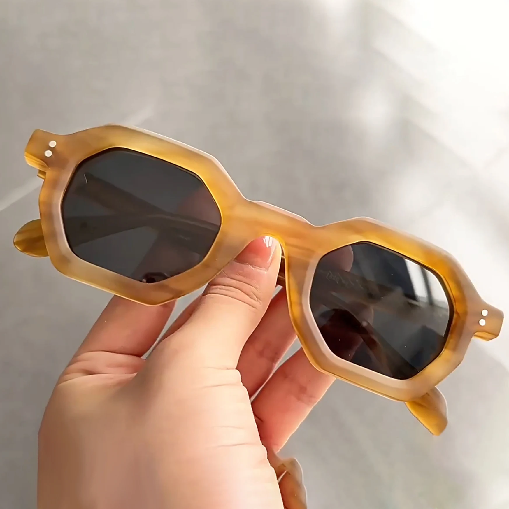 Vintage Polygon Square Thick Frame Women Sunglasses Fashion Black Hexagon Clear Lens Eyewear Shades Men Rivets Sun Glasses