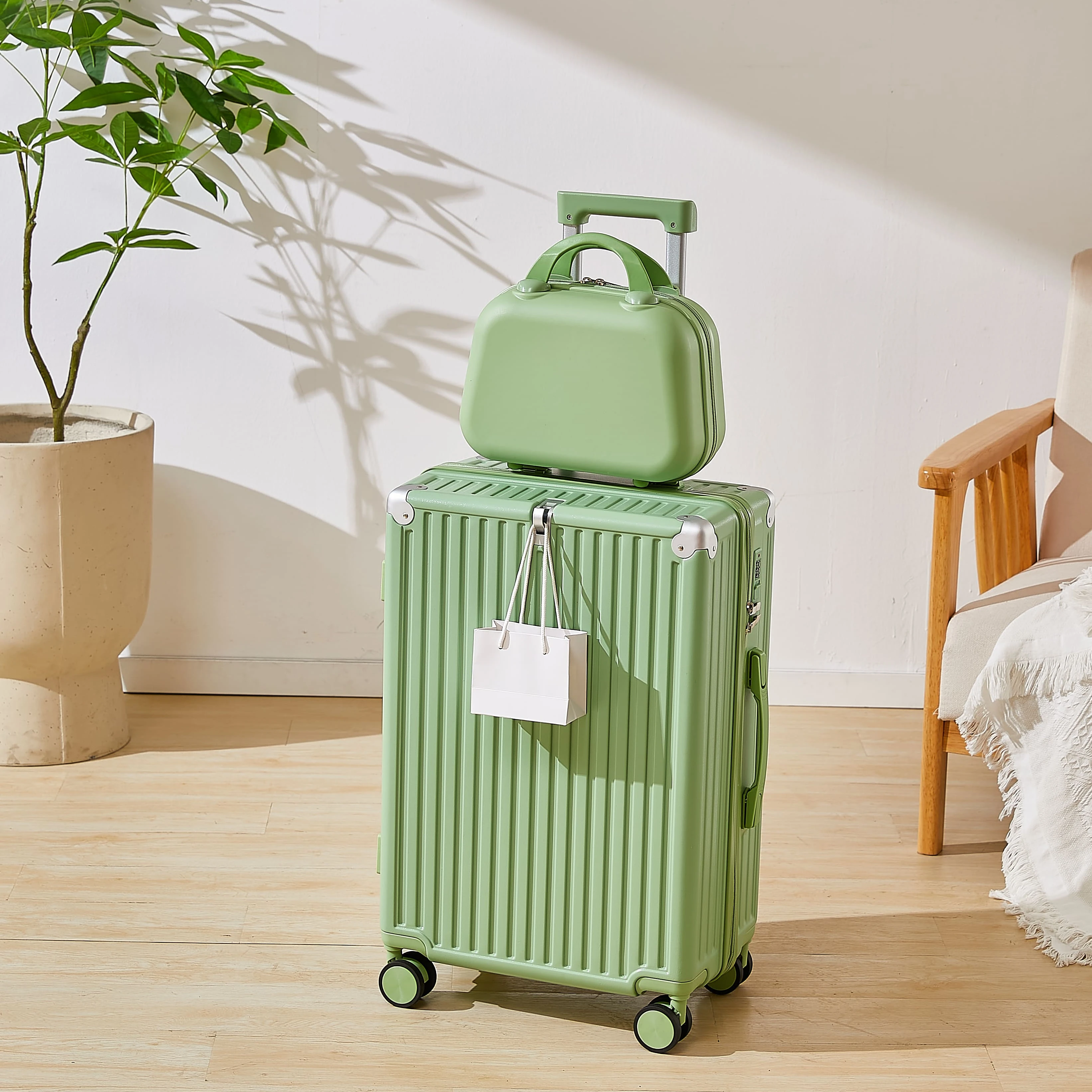 New Design  360 Degree Spinner Double Wheel Beauty Suitcase Bags Luggage with Usb Charge for Women PC Unisex Metal Handle
