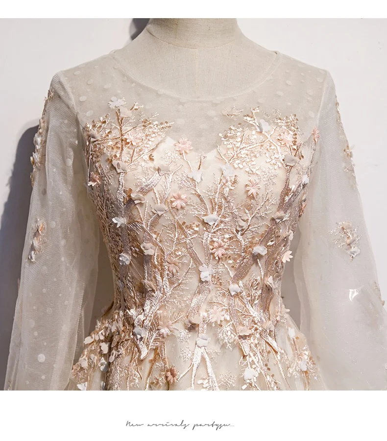 Кружевное платье-макси цвета слоновой кости с длинными рукавами и круглым вырезом