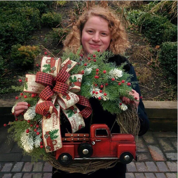 Red Truck Christmas Wreath Colourful Webbing Simulated Red Fruit Farmhouse Rustic Wreath Decoration