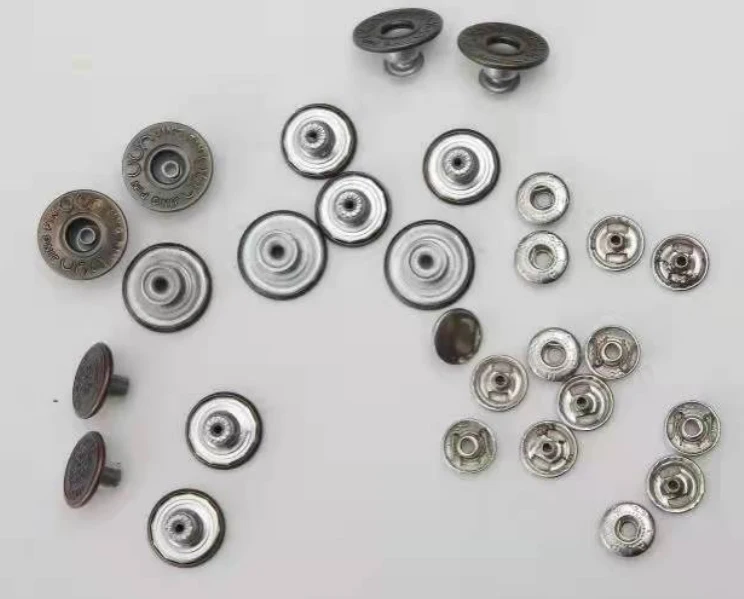 QK-818 cheap price electric Snap band button attaching sewing machine / clothing mechanical buttoning machine