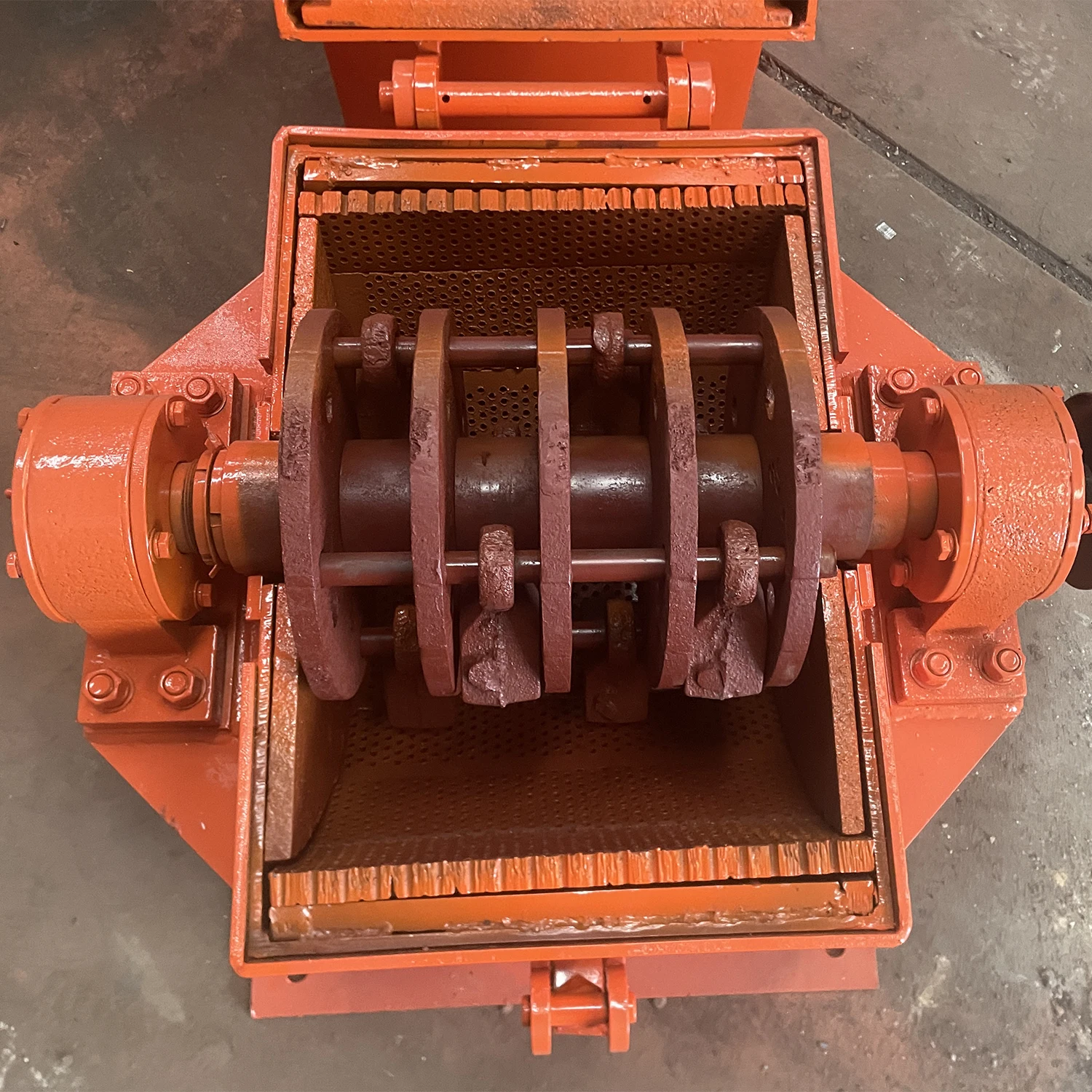 Hot sale small mobile pc 600*400 model hammer crusher machine mini crusher for sale