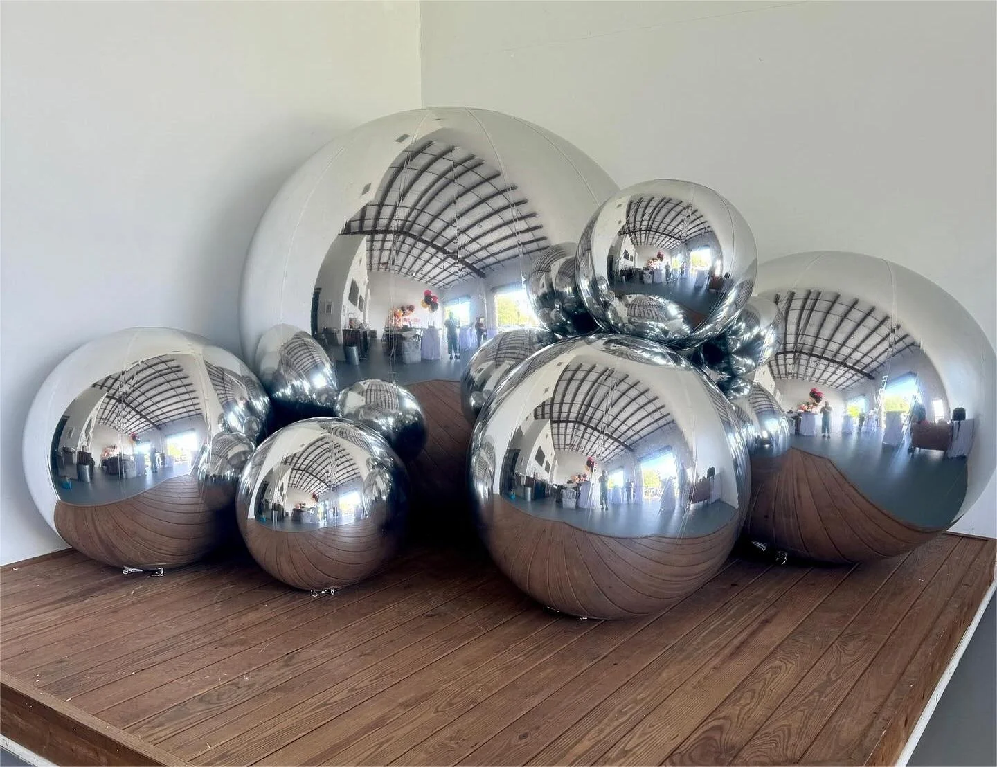 shinny commercial Giant Event Decoration PVC Floating Sphere Mirror Balloon Disco Inflatable Mirror Ball