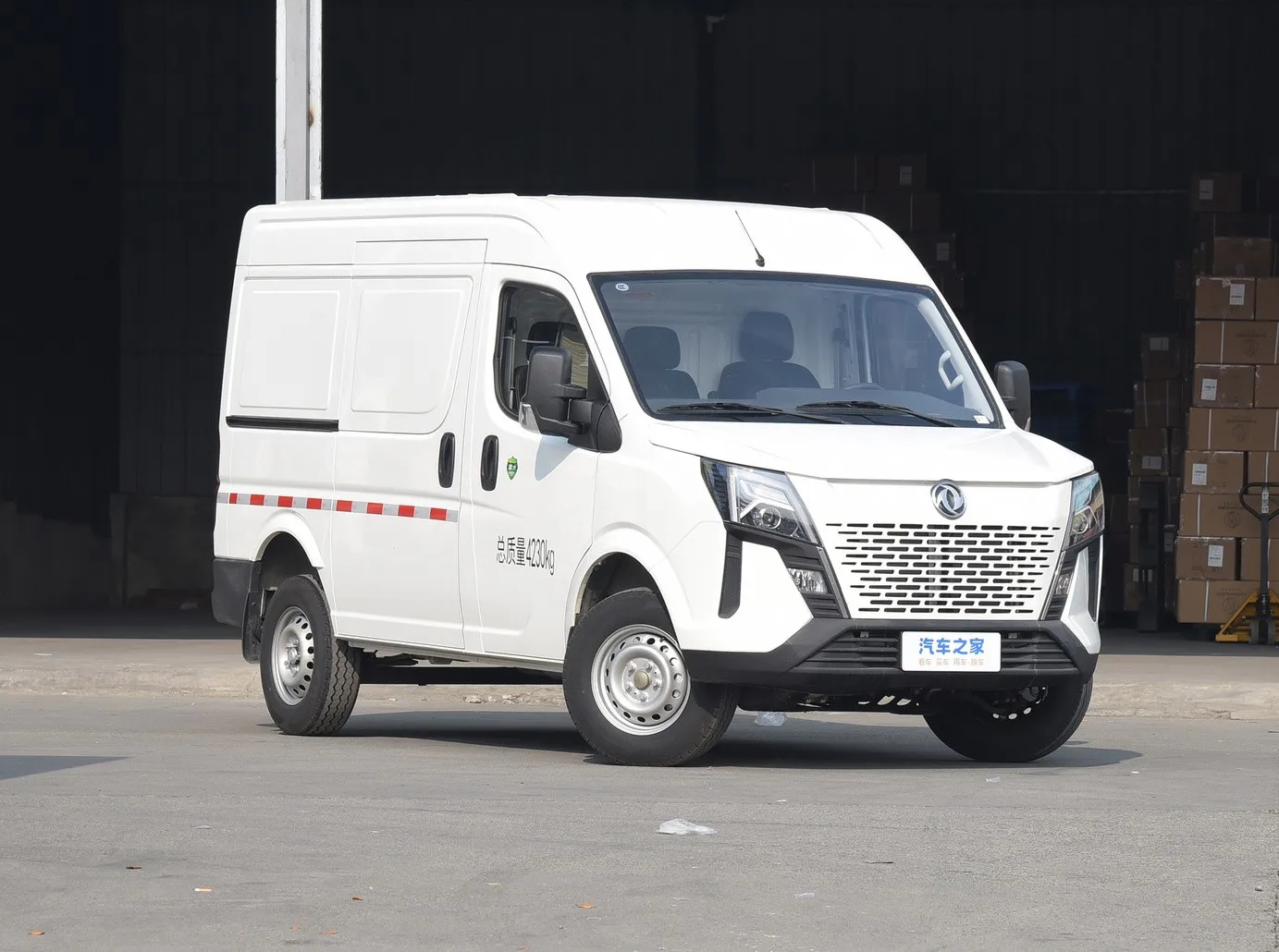 2024 Newly Arrival DFAC V9 Diesel Powered 2 Seats Cargo Microvan with 12cbm Cargo Space M9T Engine A/C on Sale